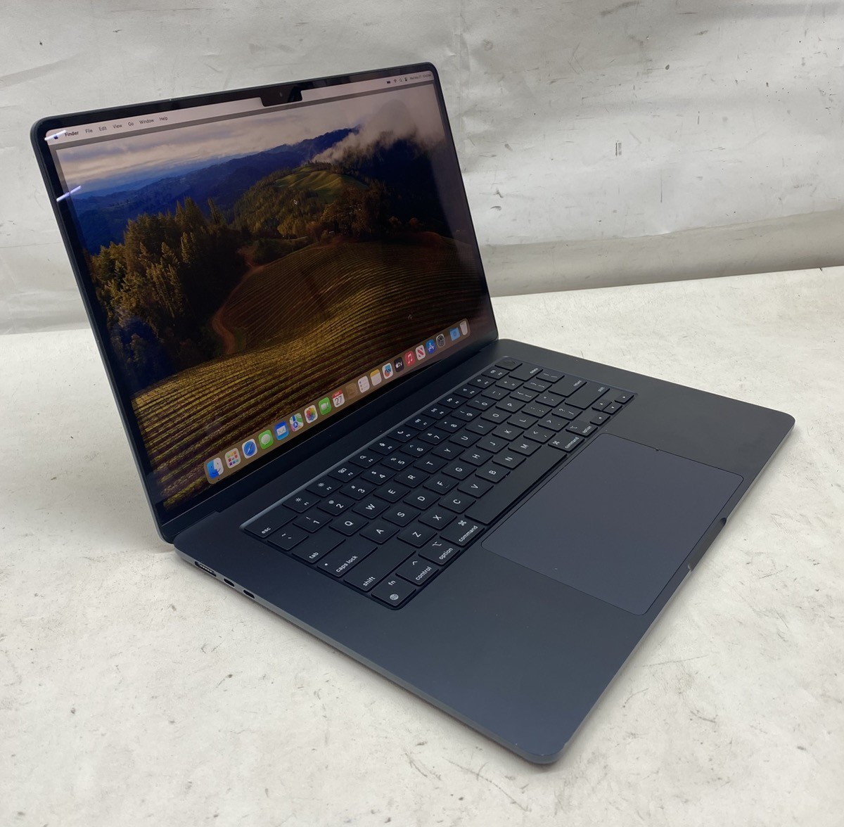 Apple MacBook Air 15″ M2 2TB/24GB Laptop Model: A2941 (CMP125869)