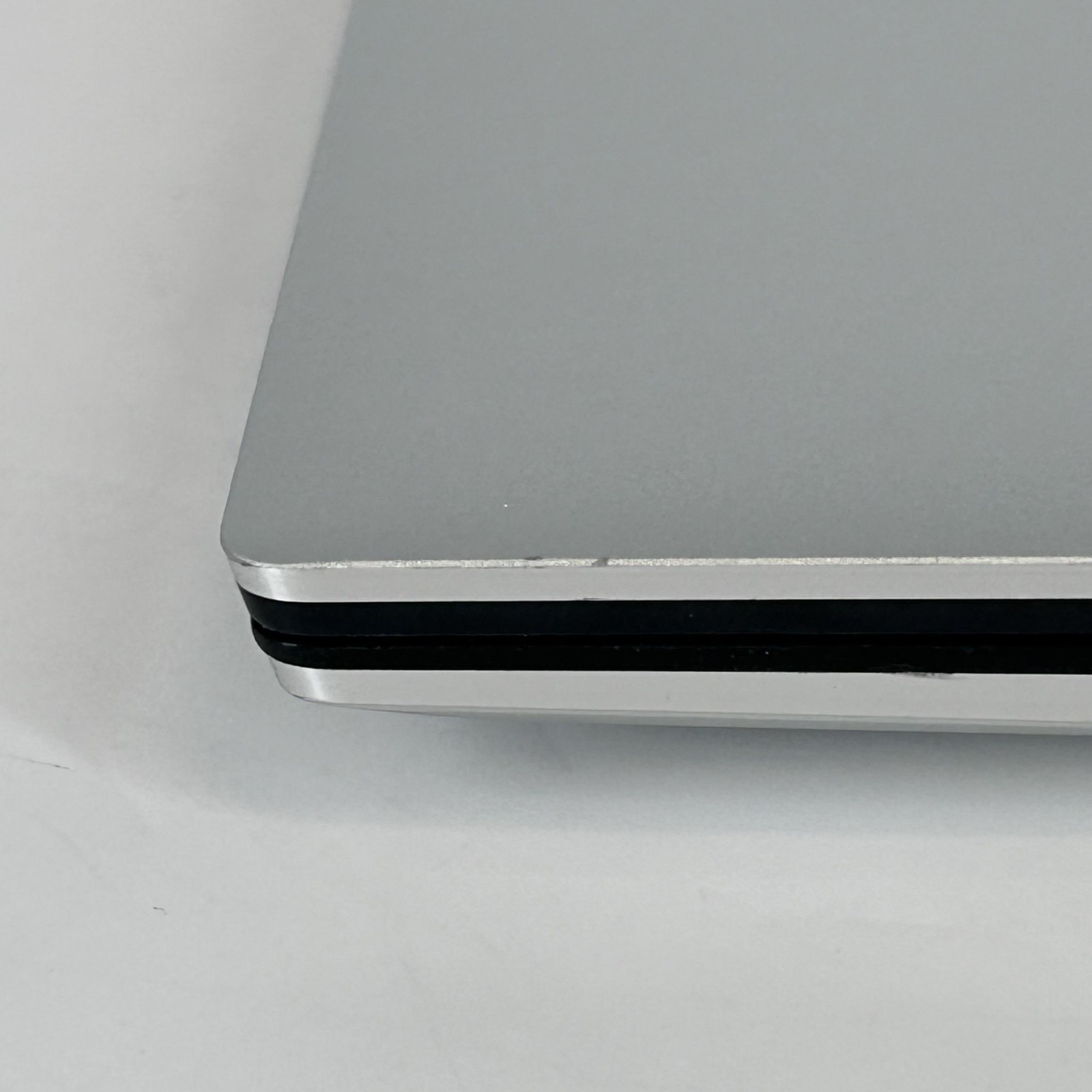 Dell XPS 15 9530 Silver FHD+ 2.4 GHz i7-13700H 32GB 2TB/512GB RTX 4060 Very Good
