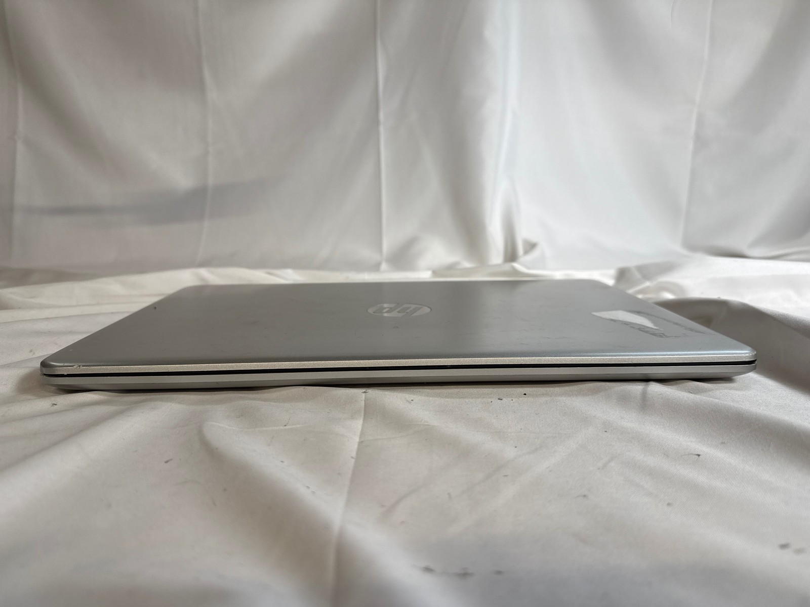 HP Notebook 15-dy1045nr Intel Core i5-1035G1 8 GB 256GB SSD 15.6″