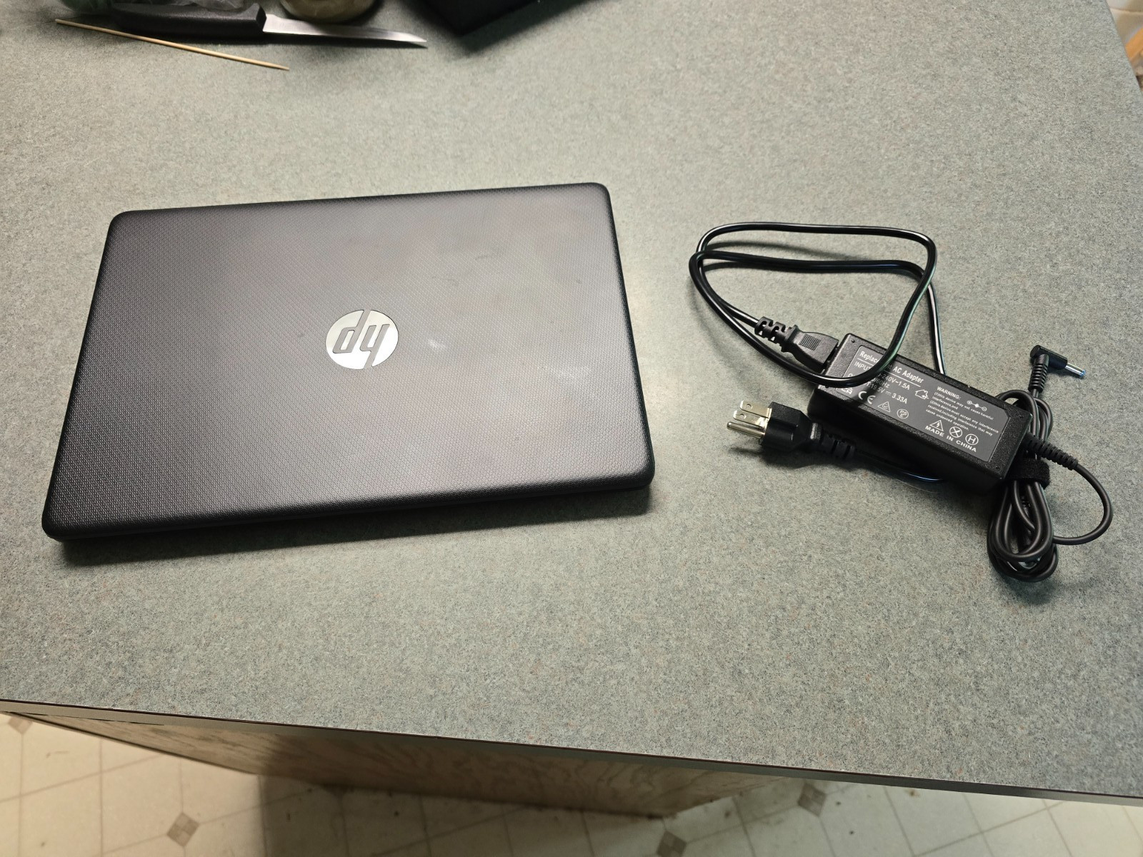 HP 14inch laptop, AMD Athlon Silver 3050u, 4 Gigs Ram, Radeon Graphic Windows 11