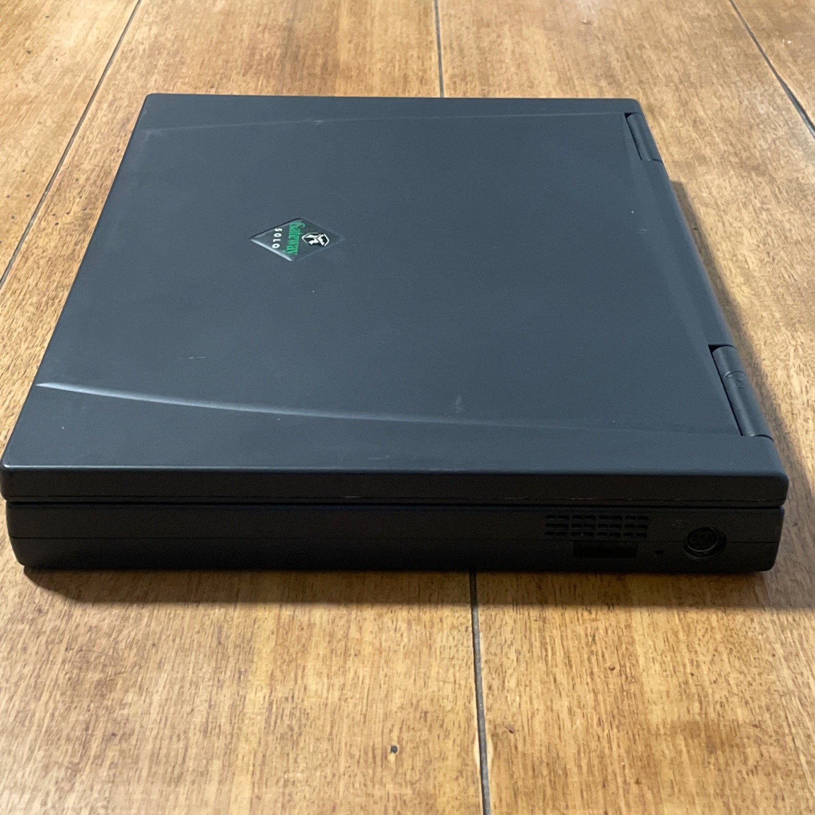 Gateway Solo 5150 Windows 98 Laptop
