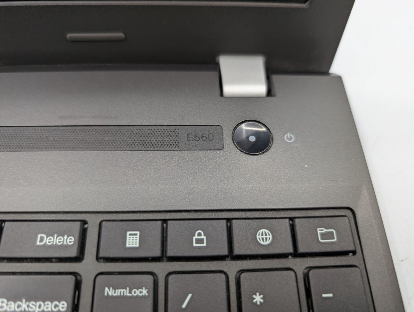 Lenovo ThinkPad E560 15.6″ Display Intel Core i5-6200U 2.30 GHz 4GB RAM Laptop