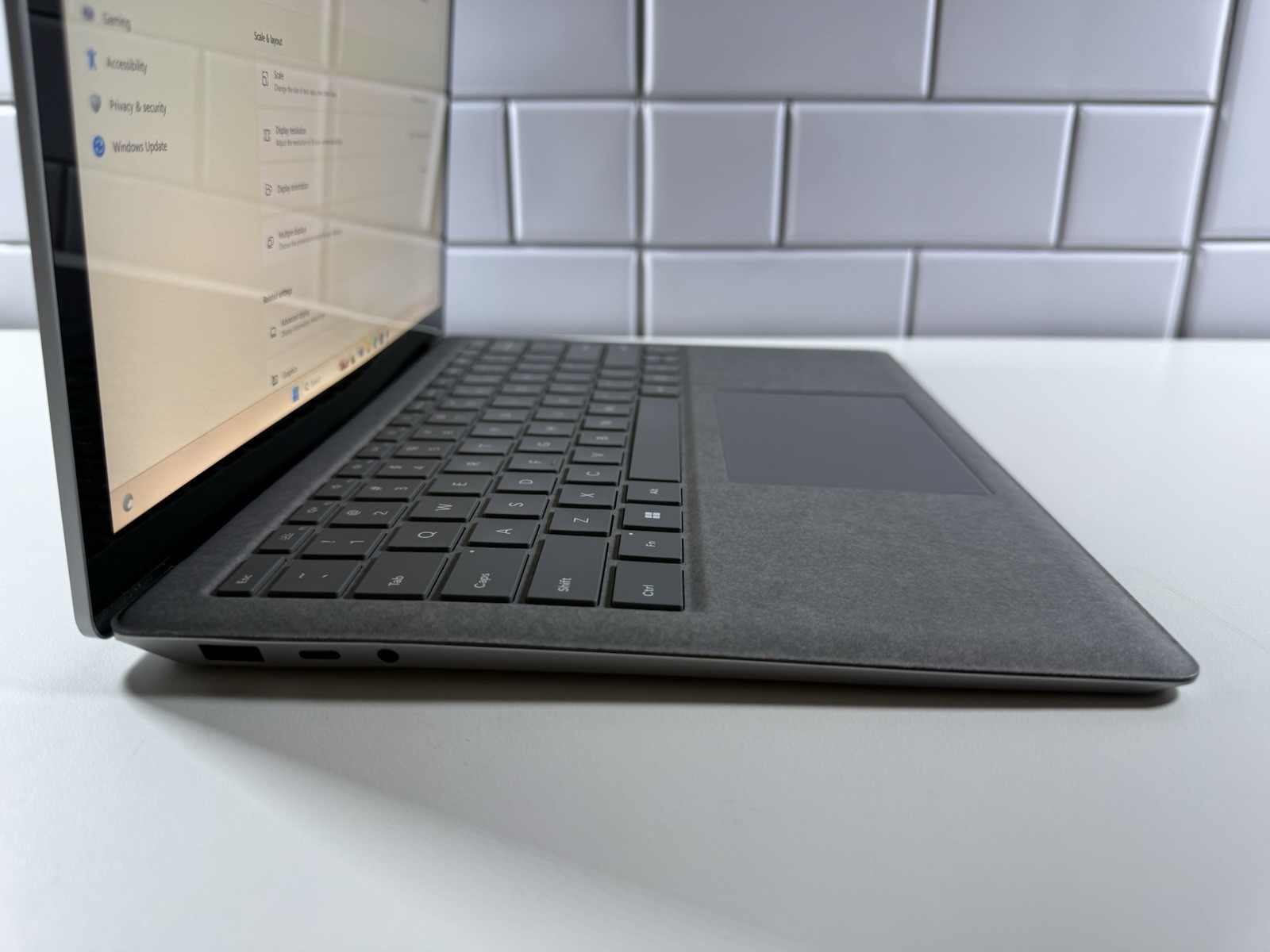 Microsoft Surface Laptop 5 13.5” 1950 Intel Core i7-1265U 16GB RAM 512GB READ”