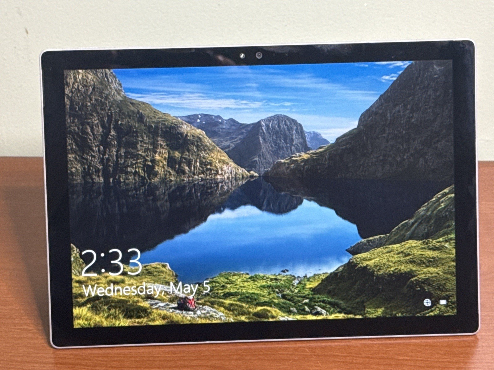 Microsoft Surface Pro 4 1724 i5 4GB 128GB Win10 Pro w/ Type Cove