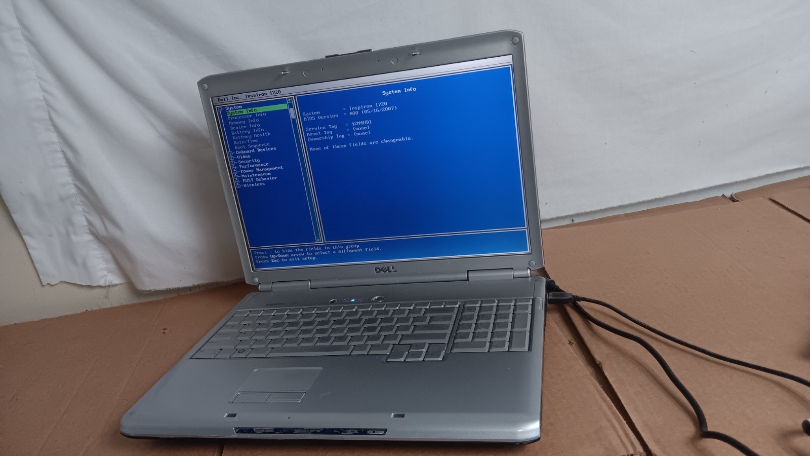 17″ Dell Inspiron 1720 laptop 1.80 GHz 17″ LCD Screen NVIDIA GeForce 8400M GS