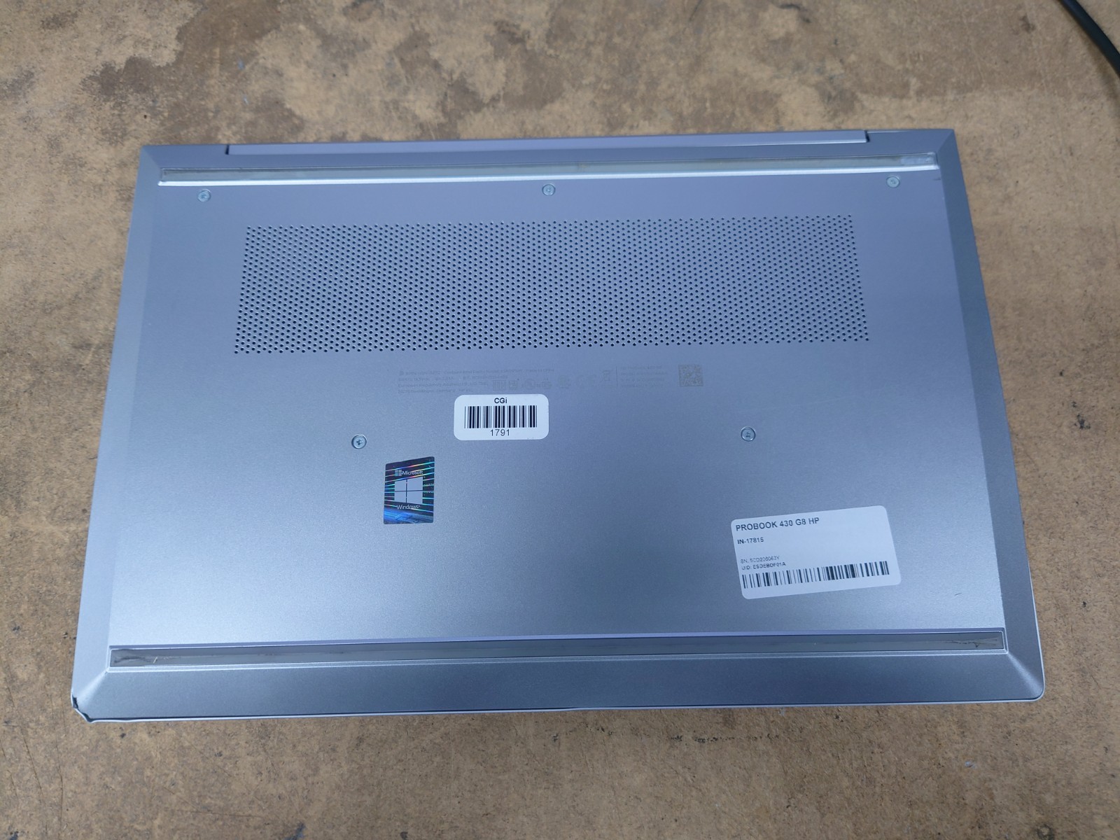 HP ProBook 430 G8 13.3″ i5-1135G7 8GB RAM No OS/SSD *Damaged LCD*