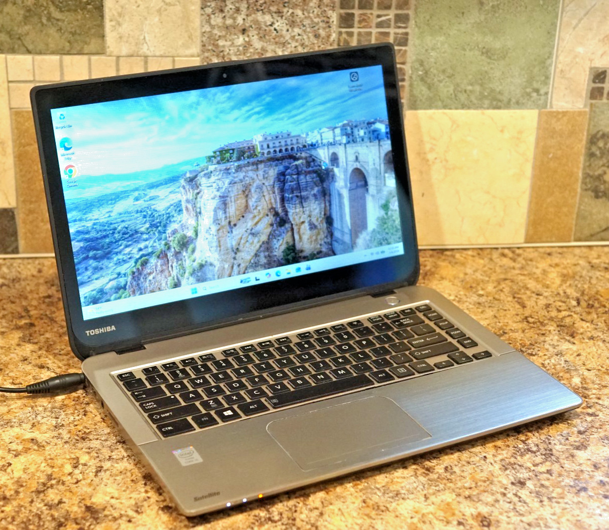 Active 25H2 WIN11 Home Touchscreen Toshiba E45t @2.30GHz,8GB RAM,750GB HDD