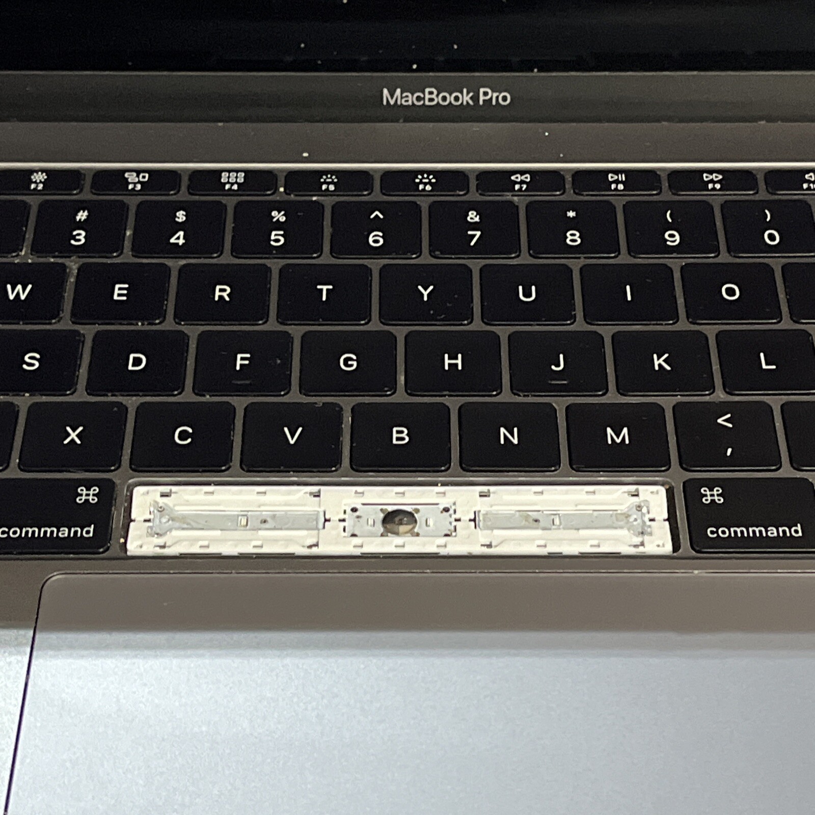 APPLE MACBOOK PRO 13″ MID-2017 CORE I5-7360U 2.3GHZ 8GB RAM NO HD ,