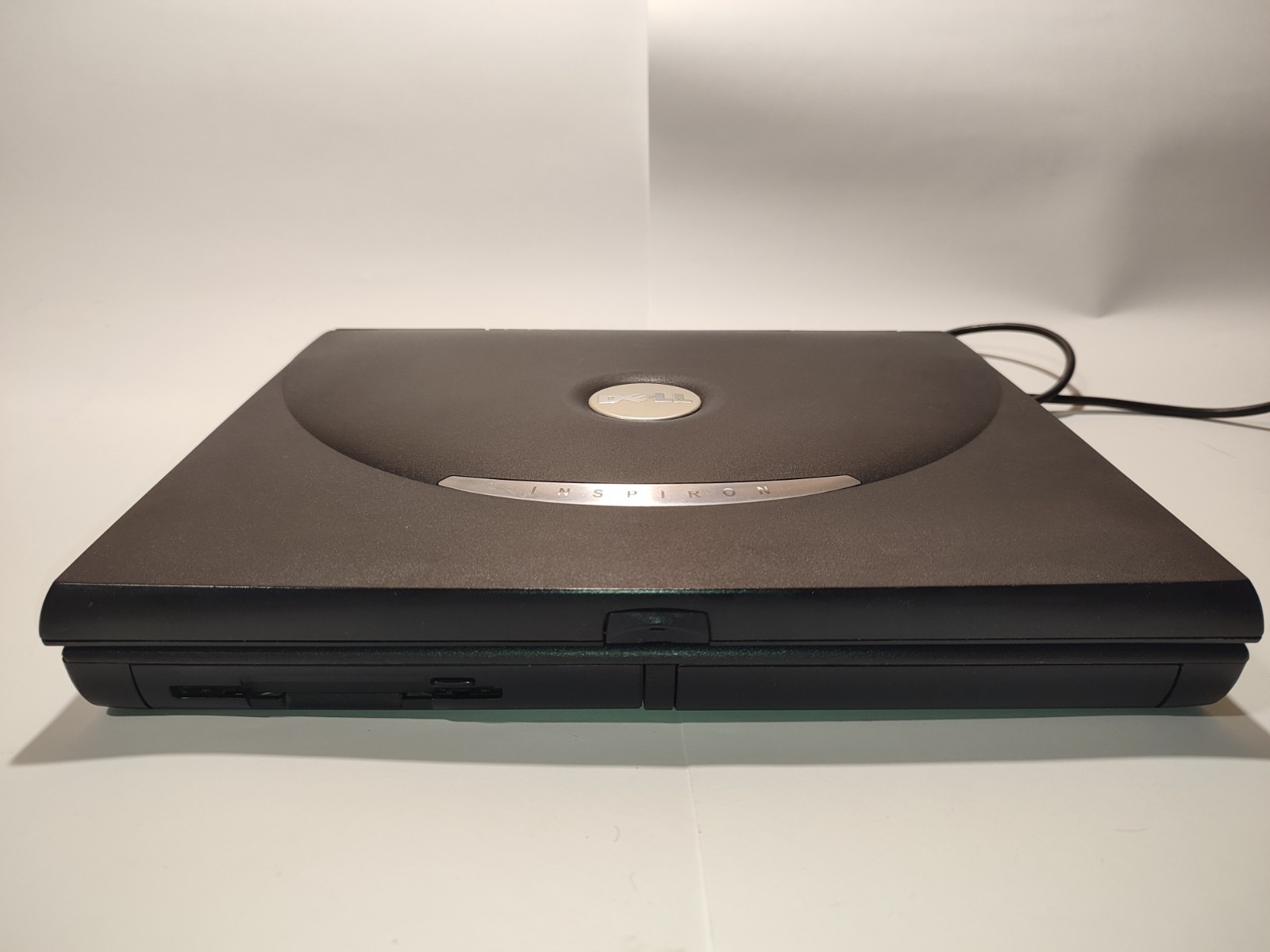 Vintage DELL INSPIRON 8000 PP01X /ATI Mobility 32MB /Windows XP /Laptop&Charger