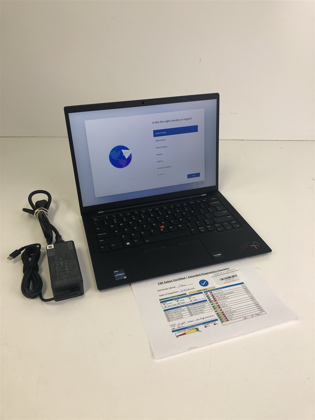 Lenovo ThinkPad X1 Carbon Gen 10: Core i5-1250P 1.7GHz – 16GB – 512GB (SELECT)