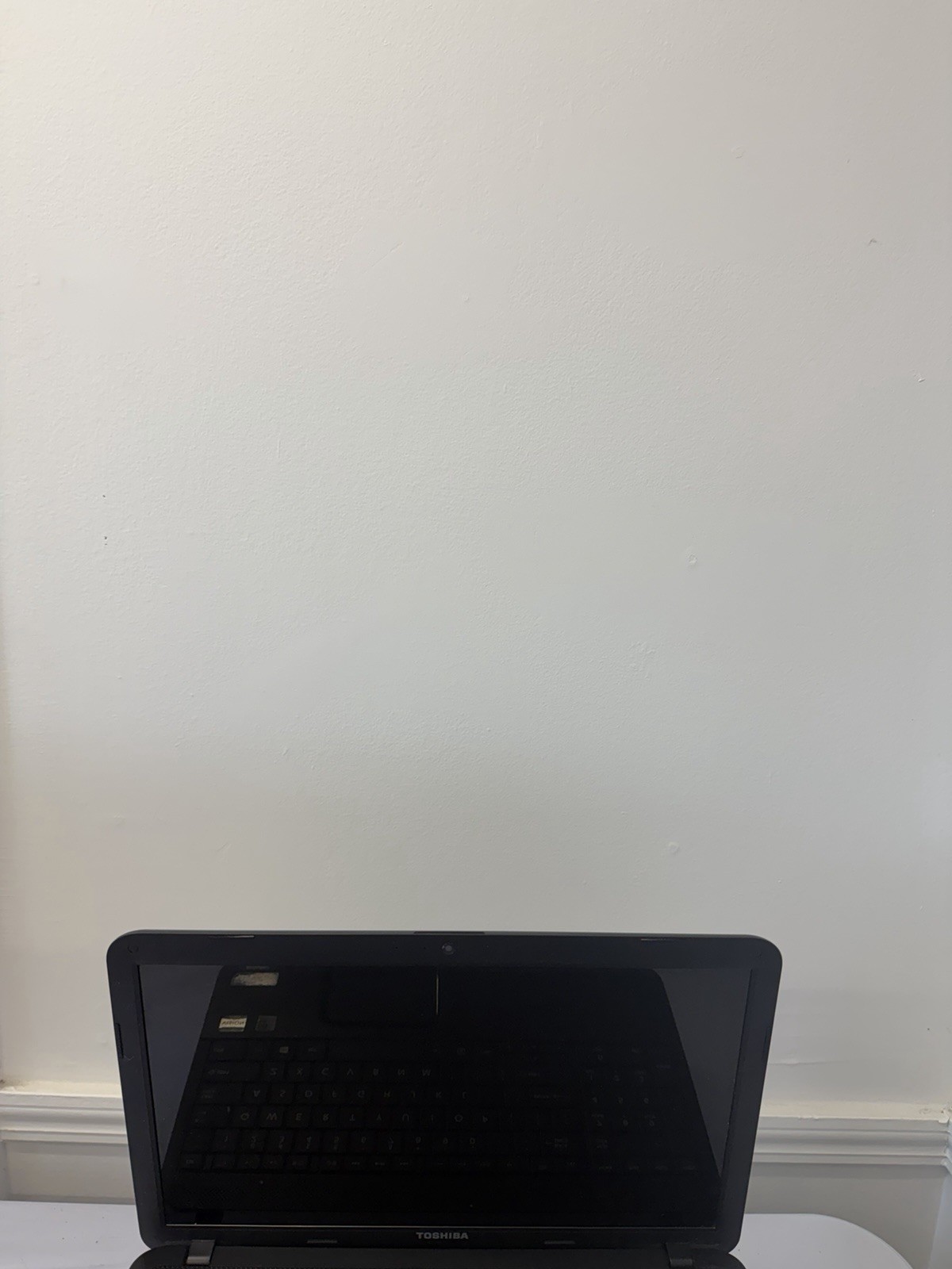 Toshiba Satellite Laptop – Good Screen – AMD E-300 – Read Des