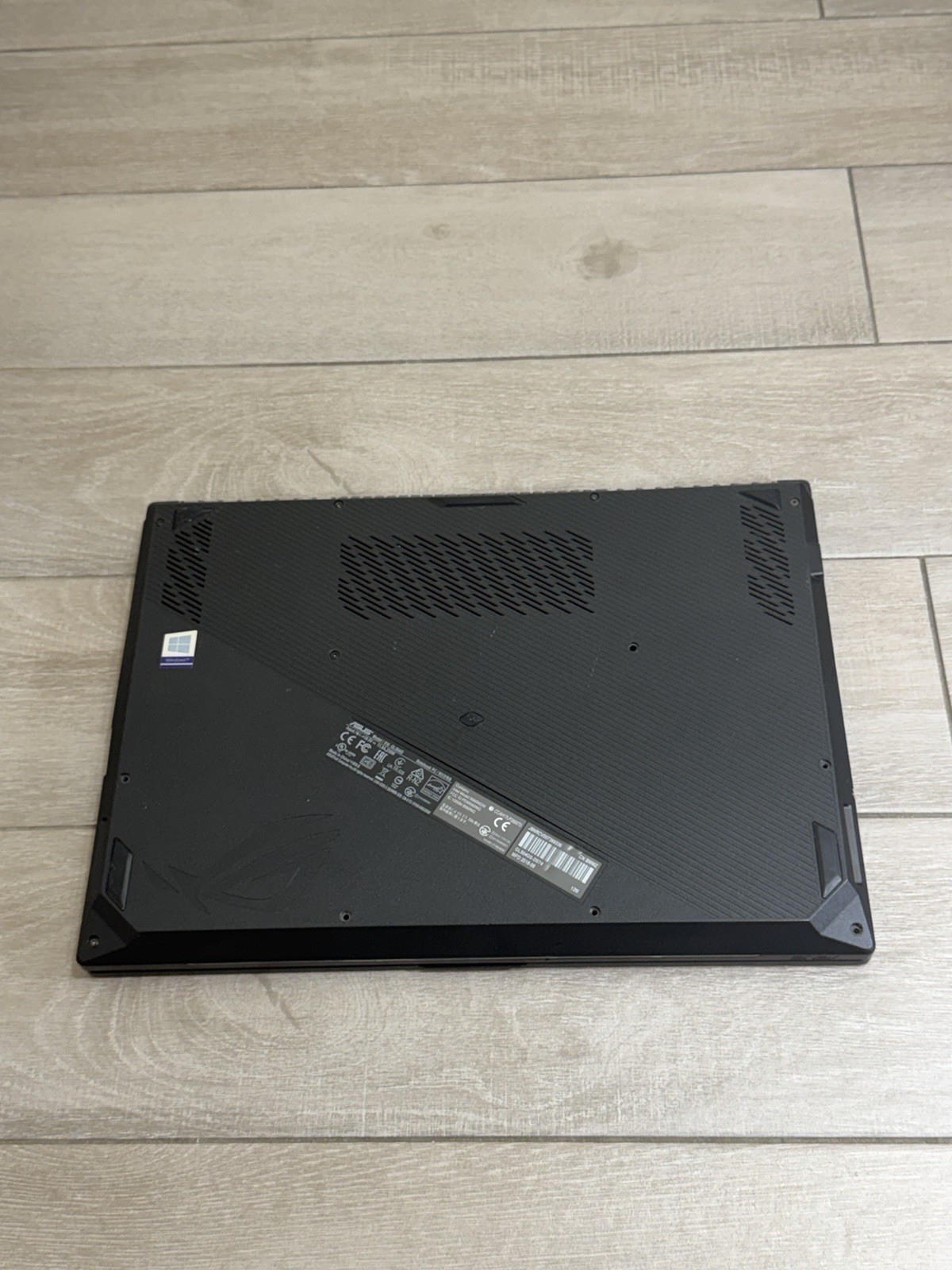 Asus Strix GL504G 15.6″ Core i7-8750H GeForce GTX 1070 8GB RAM 500GB NVMe SSD