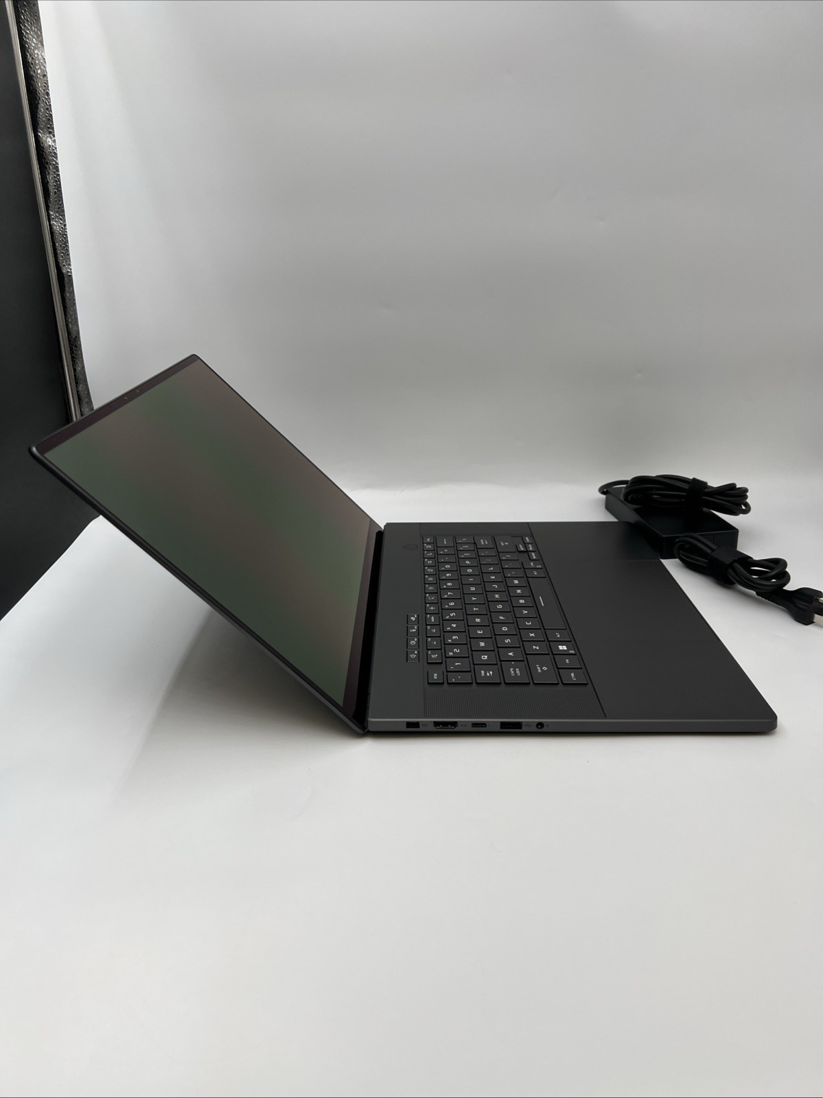 ASUS ROG Zephyrus G16 16″ OLED QHD 240Hz Ultra 9 16GB RAM 3TB SSD RTX 4070 W11H