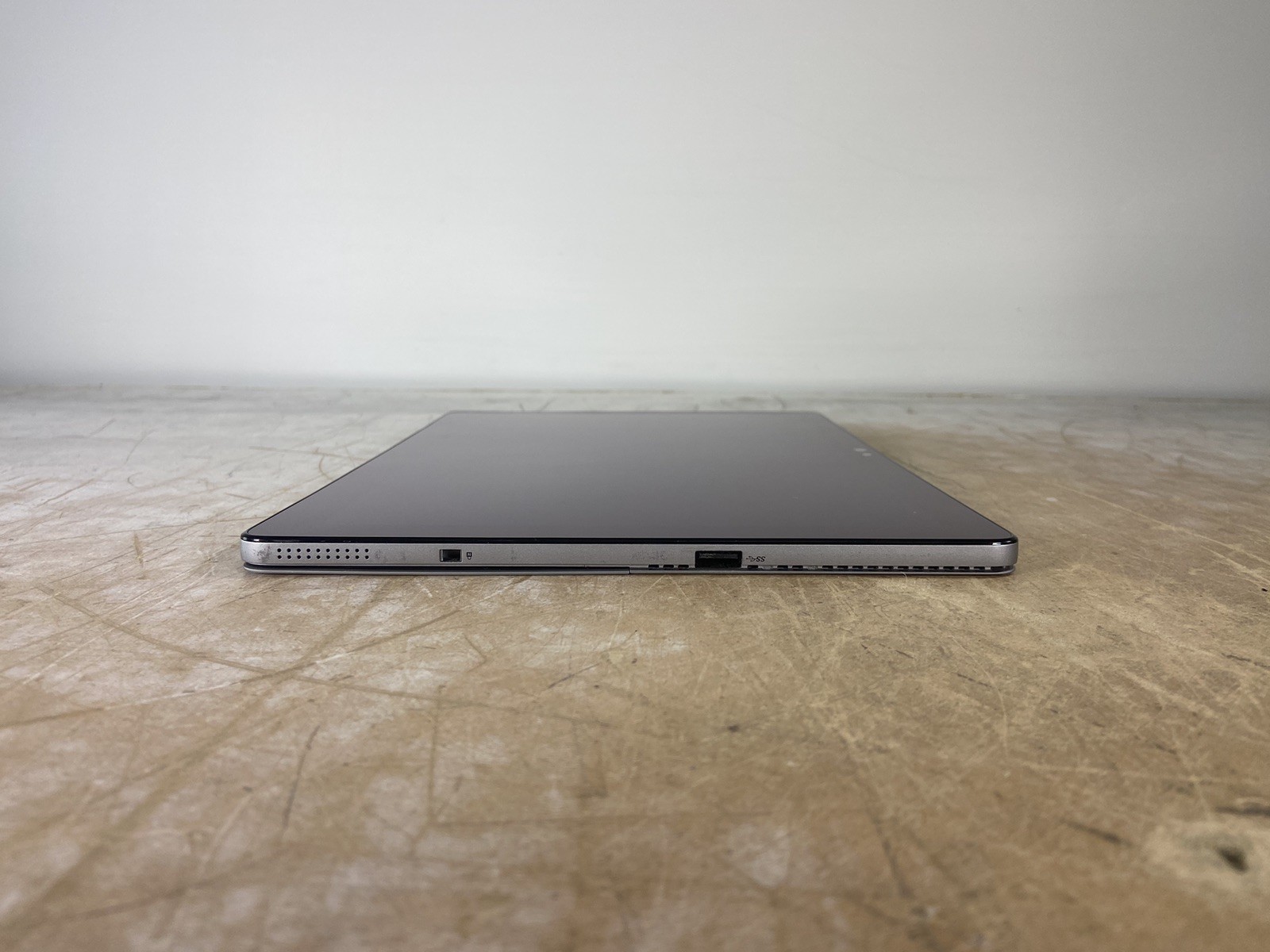 DELL LATITUDE 7200 2-IN-1 i5-8365U @ 1.60GHZ, 8GB RAM, NO HDD/OS – (FOR PARTS)