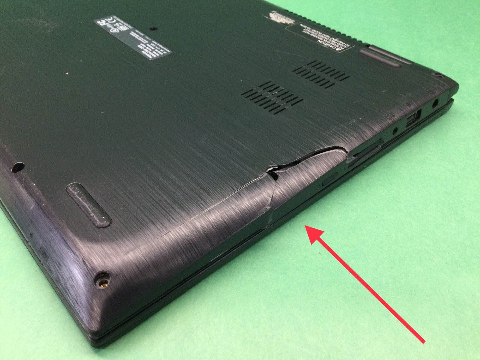 Toshiba Satellite E45W – C4200 14” Laptop – BROKEN SCREEN – UNTESTED