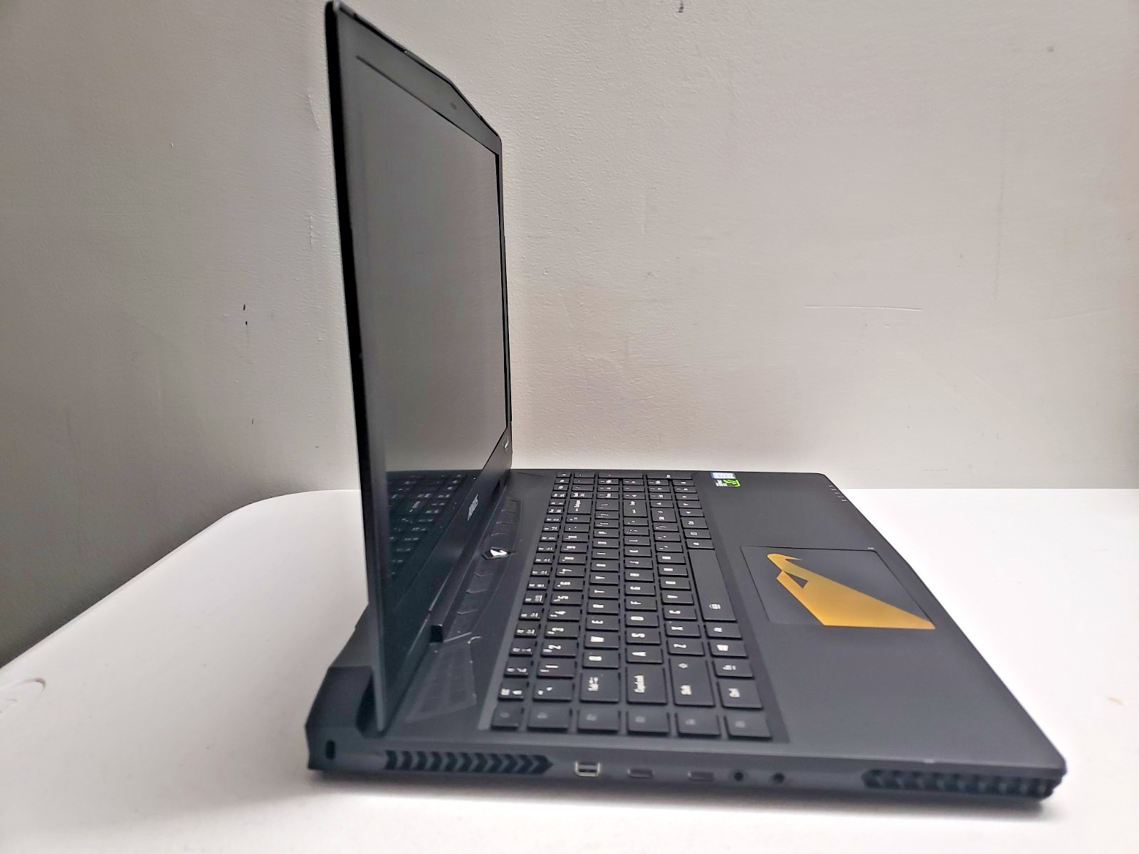 AORUS X5X7 i7-7820HK 2.90Ghz 16Gb DDR4 256Gb Nvme SSD 8GB GTX 1070 GPU 15.6″ LED