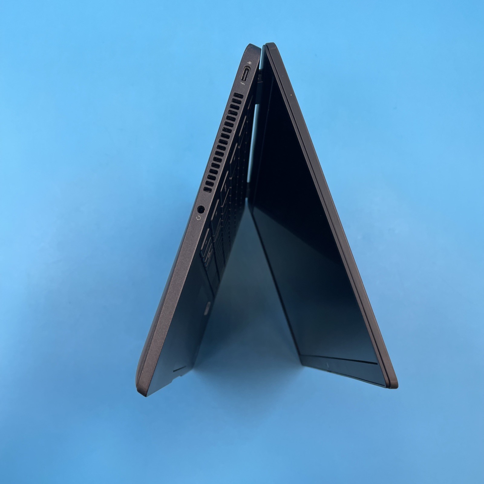 Dell Latitude 7320 | i5-1135G7 | 8GB RAM | NO DRIVE | NO OS | NO BATTERY | L306
