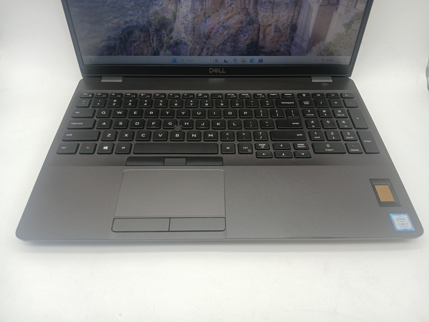Dell Precision 3541 15.6″ Intel i7-9750H 16GB RAM 256GB SSD Quadro P620 WIn 11P