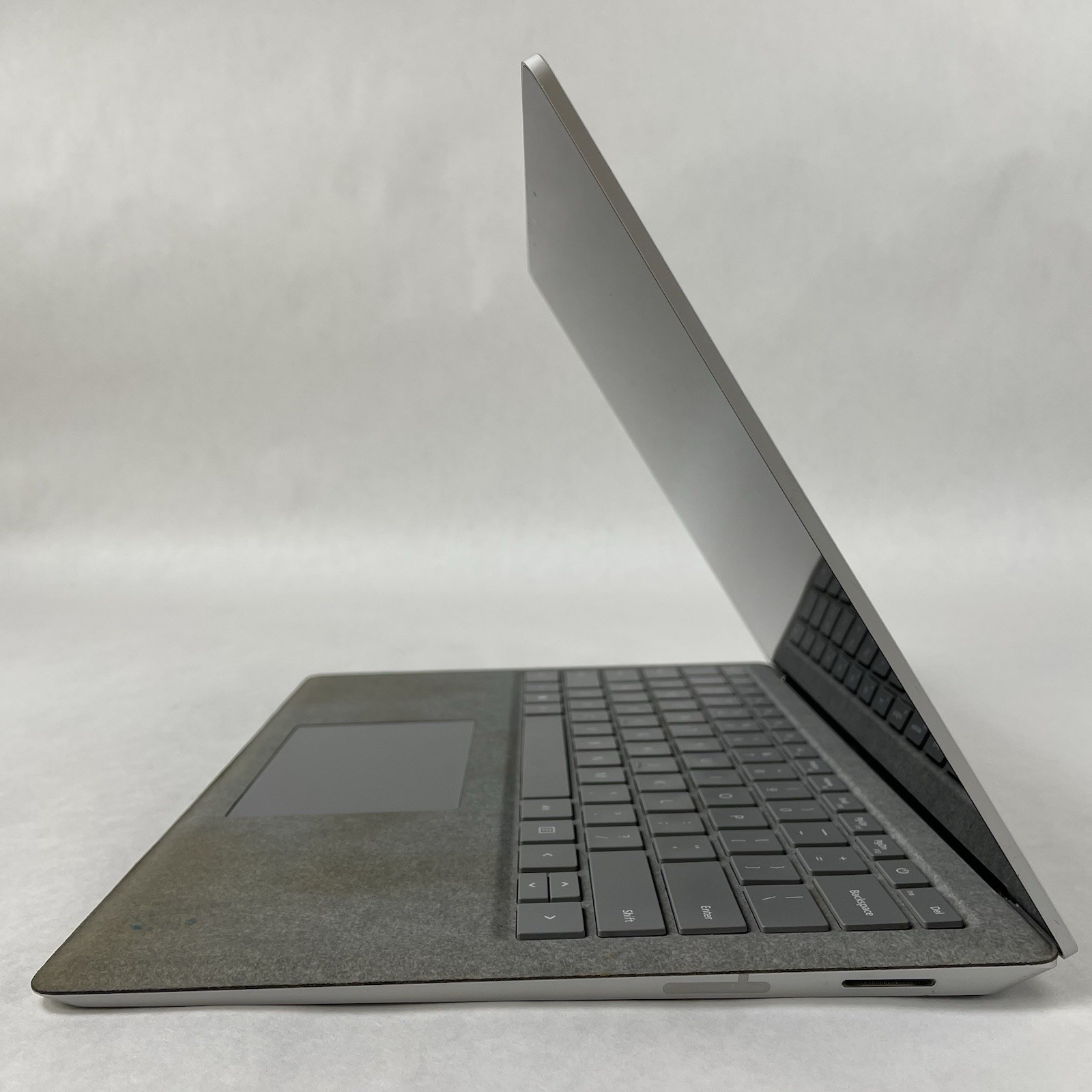 Microsoft Surface Laptop 13.3″ i5-7200U 2.50 GHz 8 GB RAM 256 GB SSD Windows 11