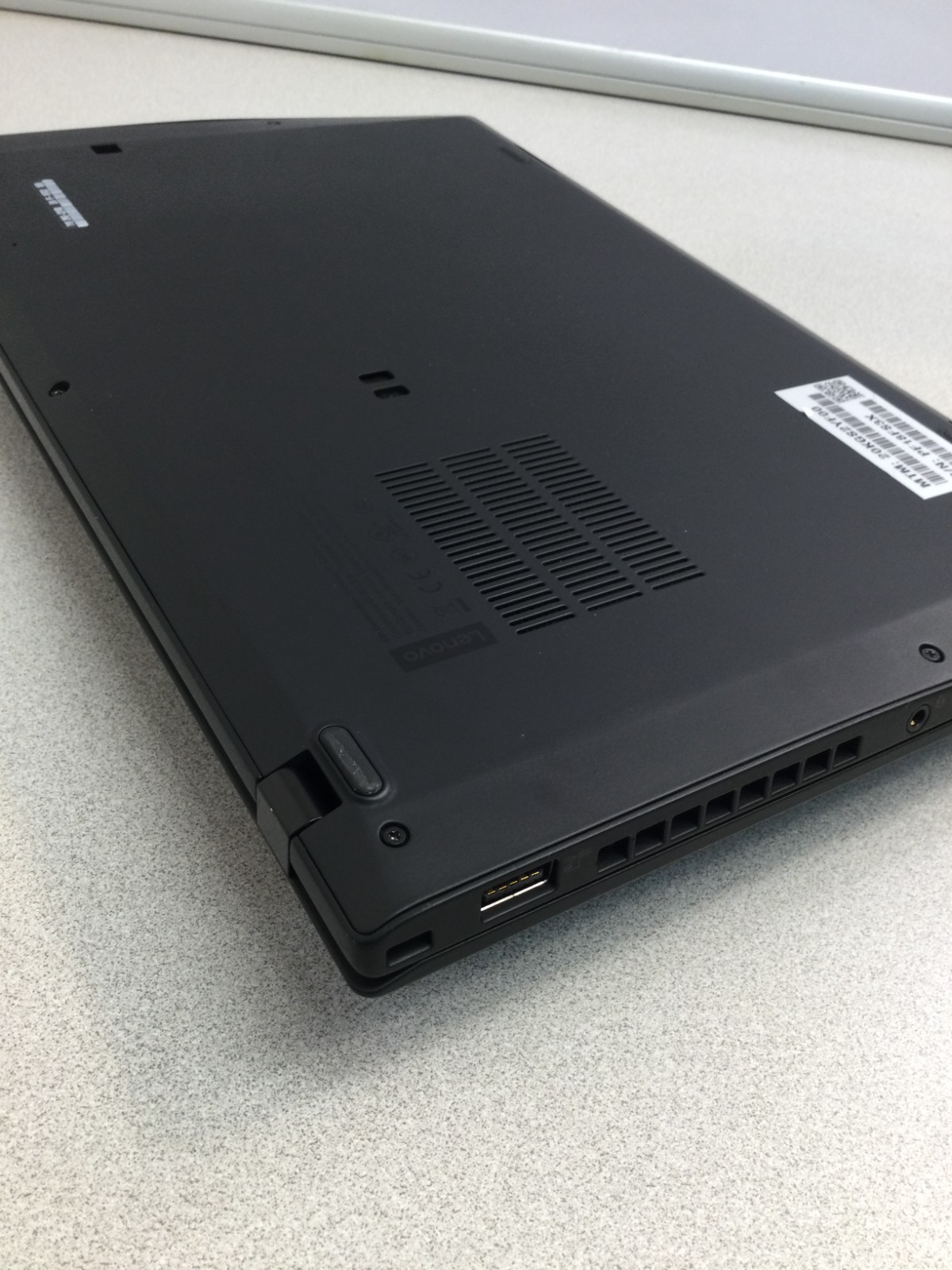 Lenovo ThinkPad X1 Carbon Gen 6 14” core i7 8th gen 1.80GHz 8GB 128 GB SSD