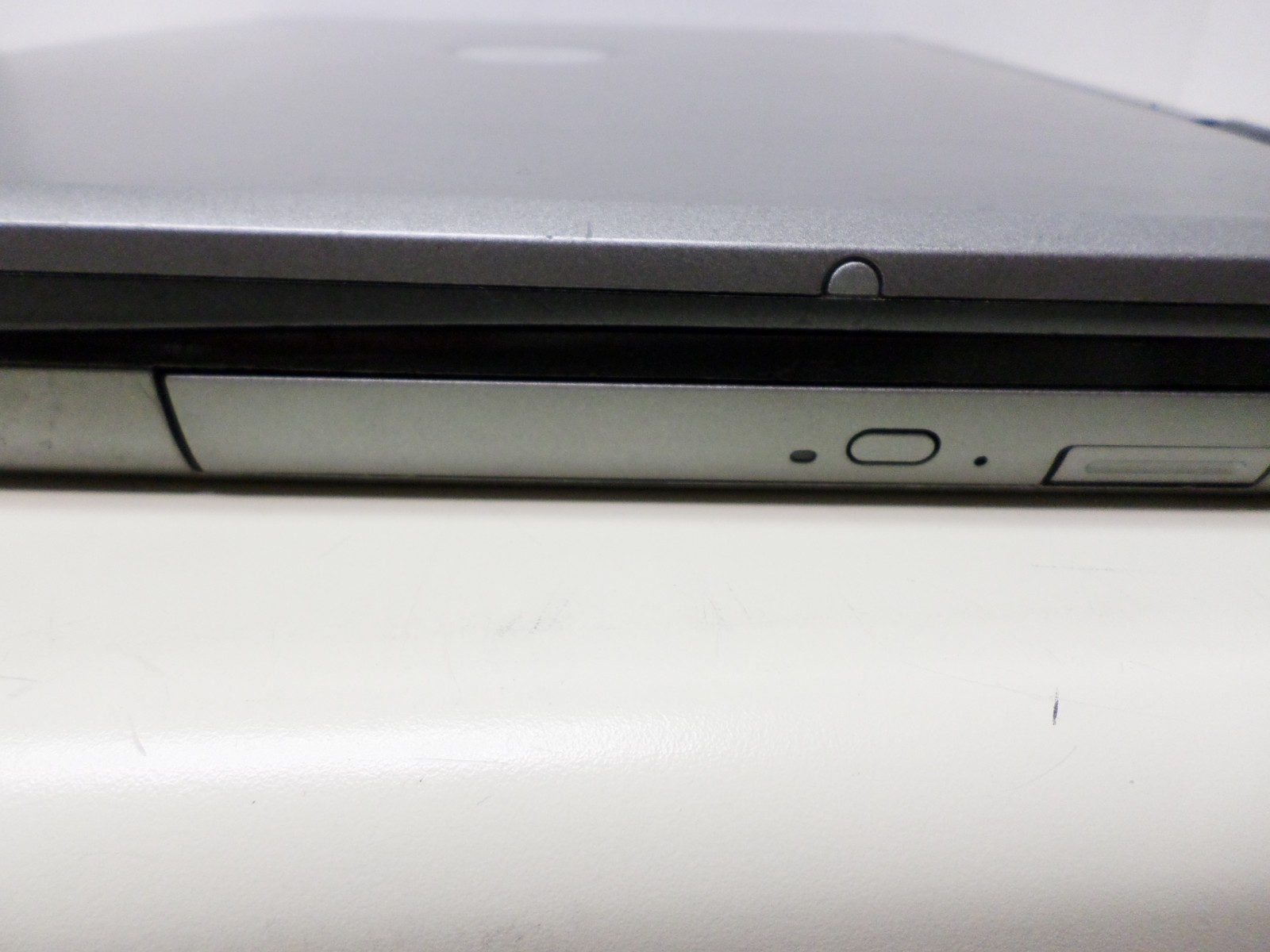 Dell Latitude D520 laptop Core 2 Duo 1.66GHz 1GBRAM 80 GB CD Serial port Wifi