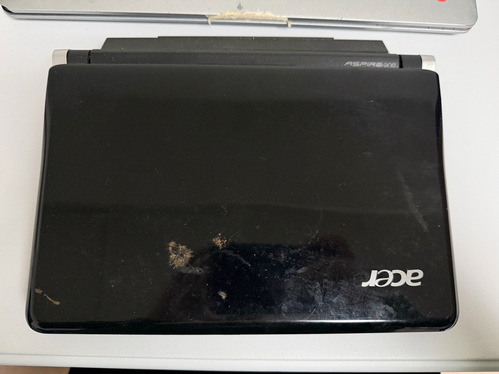 Acer Aspire One 10.1″ Laptop KAV10 No Cords For Parts
