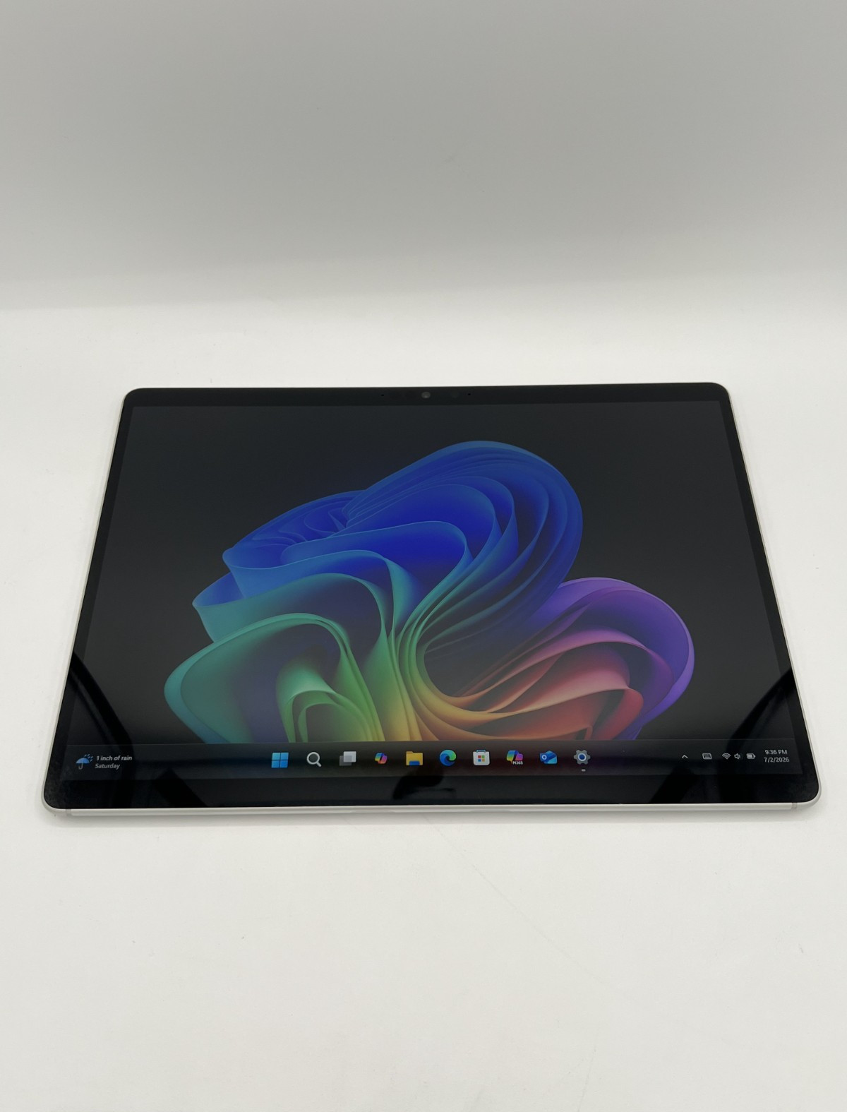 Microsoft Surface Pro 9 13″ ARM SQ3 8GB 256GB 5G Unlocked Windows 11 Pro