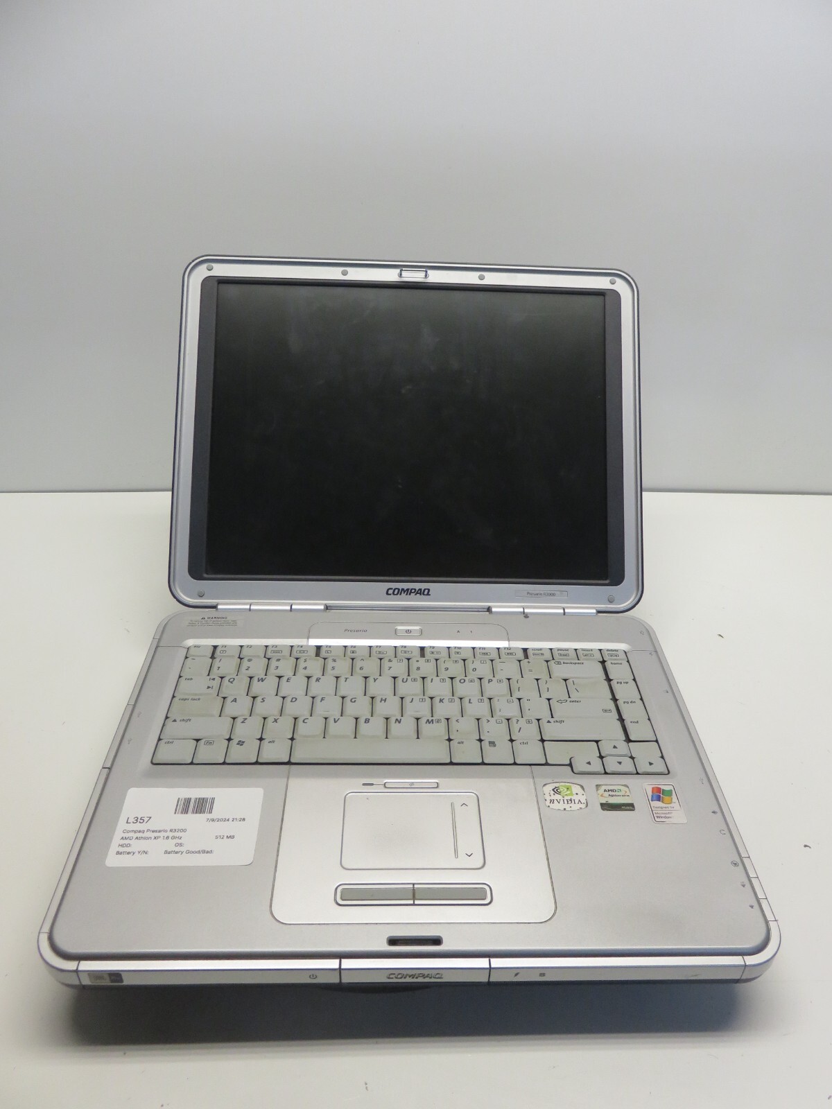 HP Compaq Presario R3000 R3200 Laptop AMD Athlon XP 512MB Ram No HDD or Battery