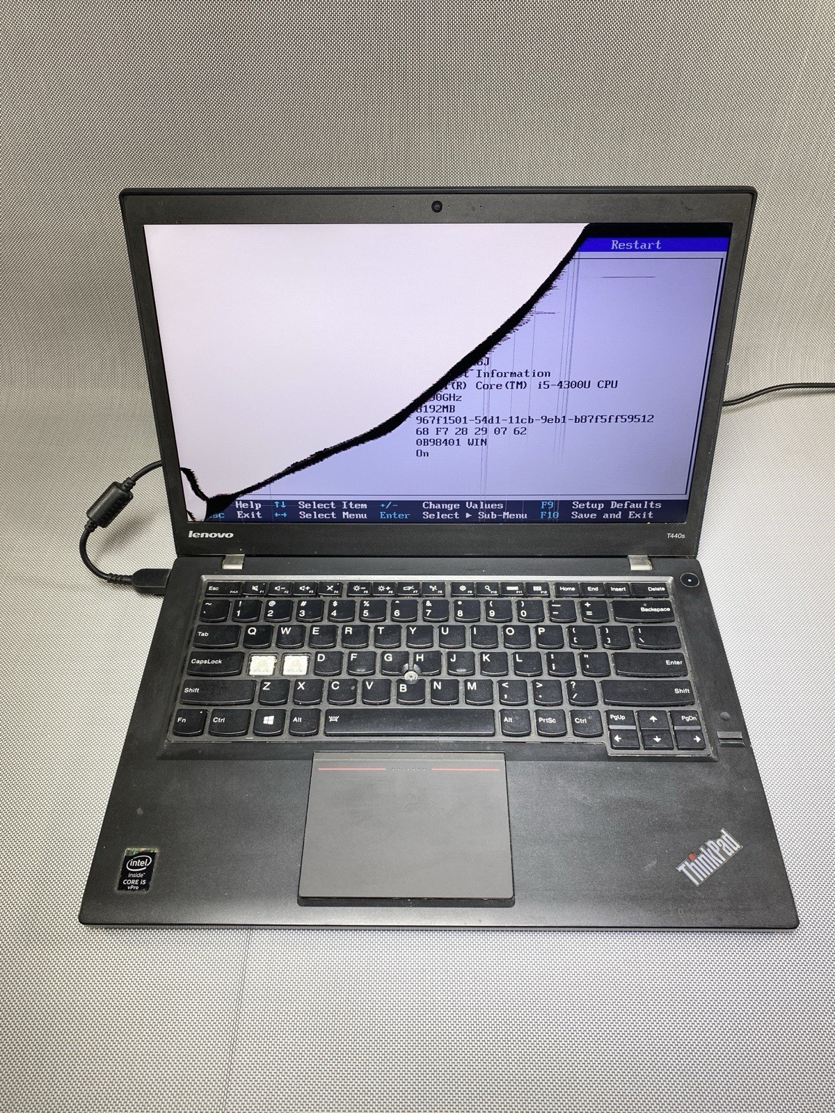 Lenovo ThinkPad T440s 14″ i5-4300U 8GB RAM – NO OS/SSD/BATT – BAD SCREEN -Boots!