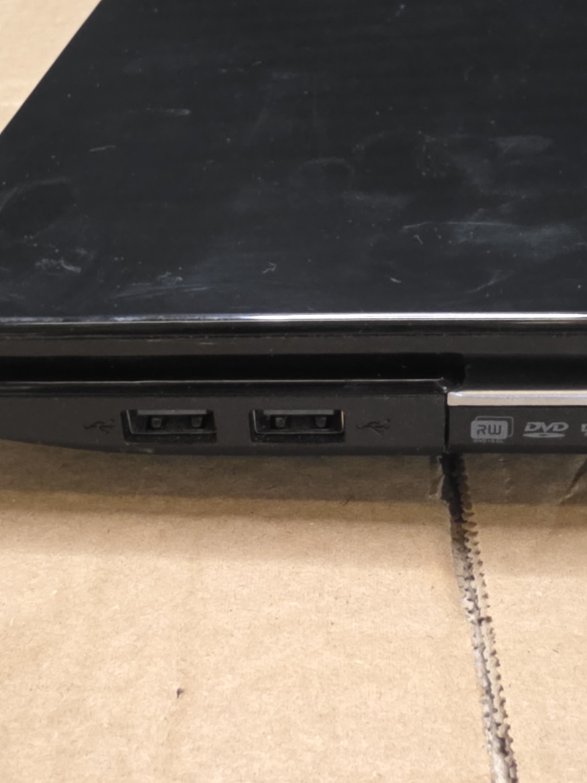Aspire V3-551-8887 Laptop, Windows 10 AMD A8-4500M 4GB RAM 465GB HD NO BATTERY