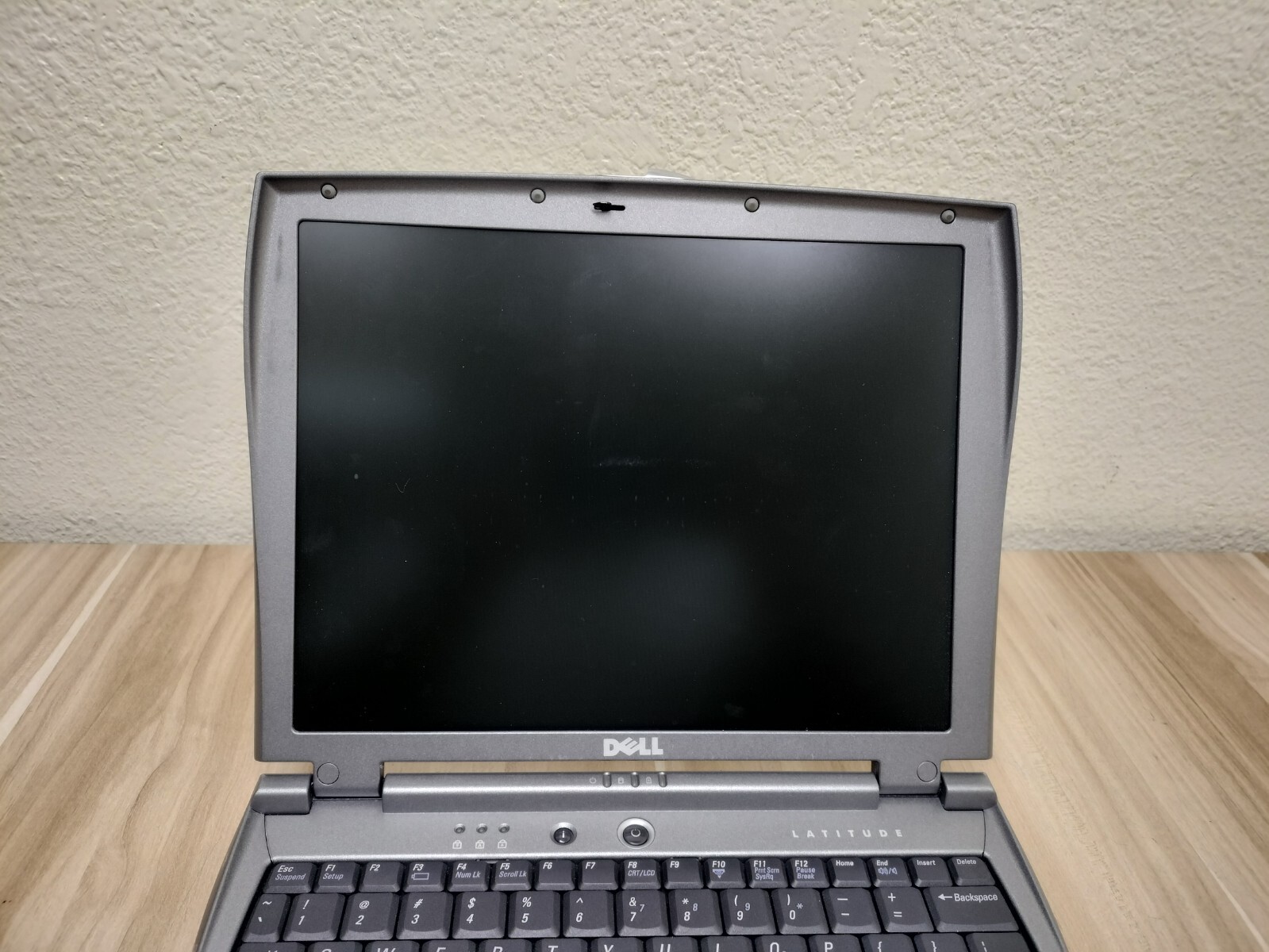 VINTAGE Dell Latitude C400 12.1″ Pentium III *SOLD AS-IS*UNTESTED*
