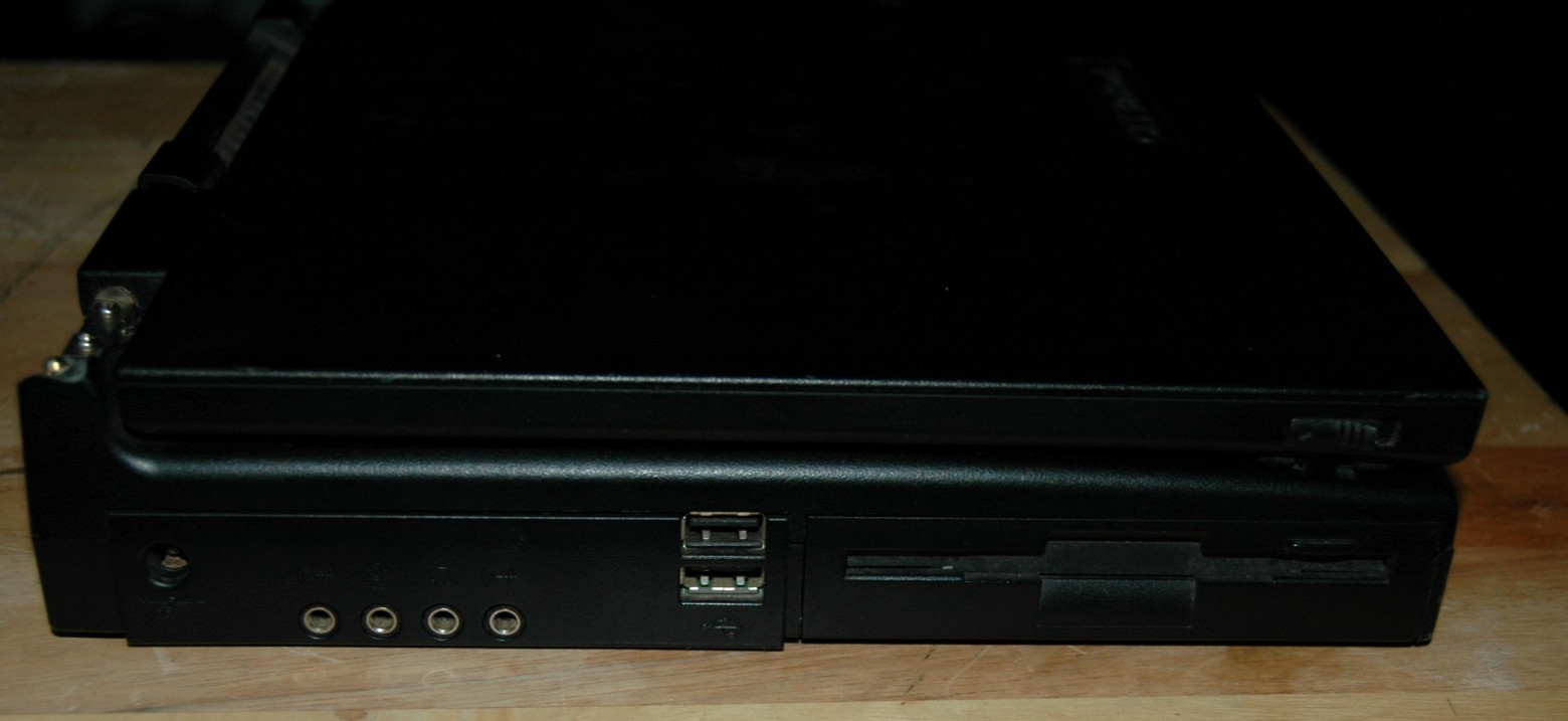 2 laptops Dell Vostro 1000 15″ [AS IS] AMD Turion 64 X2 and CTX EzBook 700E