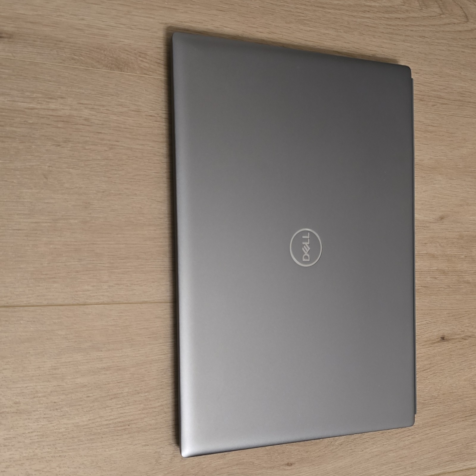 Dell Vostro 5620 16″ i7-1260P 16GB RAM 500GB SSD Win 11 Pro Xe Graphic 128MB