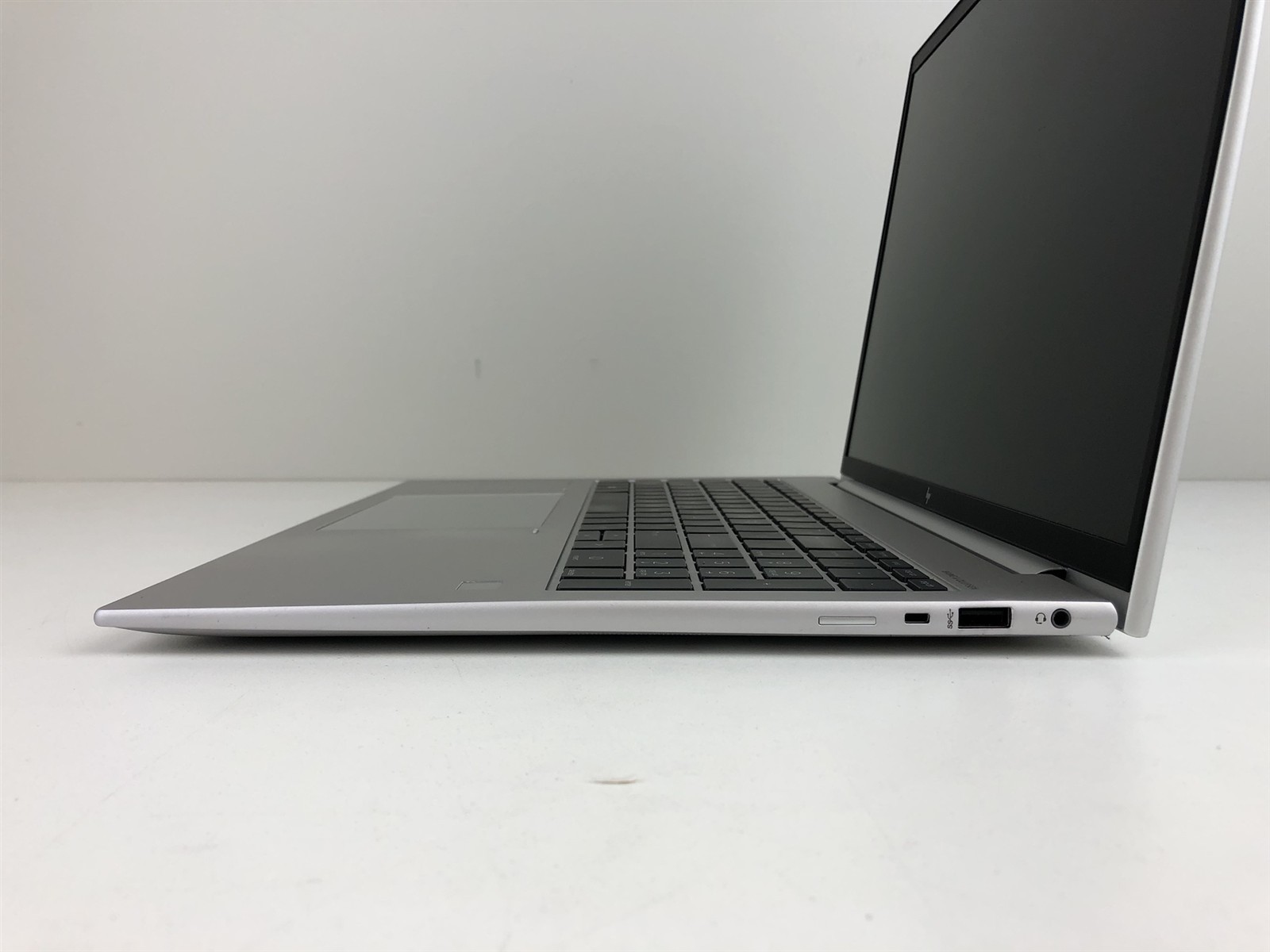 HP EliteBook 865 G10: AMD Ryzen 7 PRO 7840U 3.3GHz – 32GB – 512GB