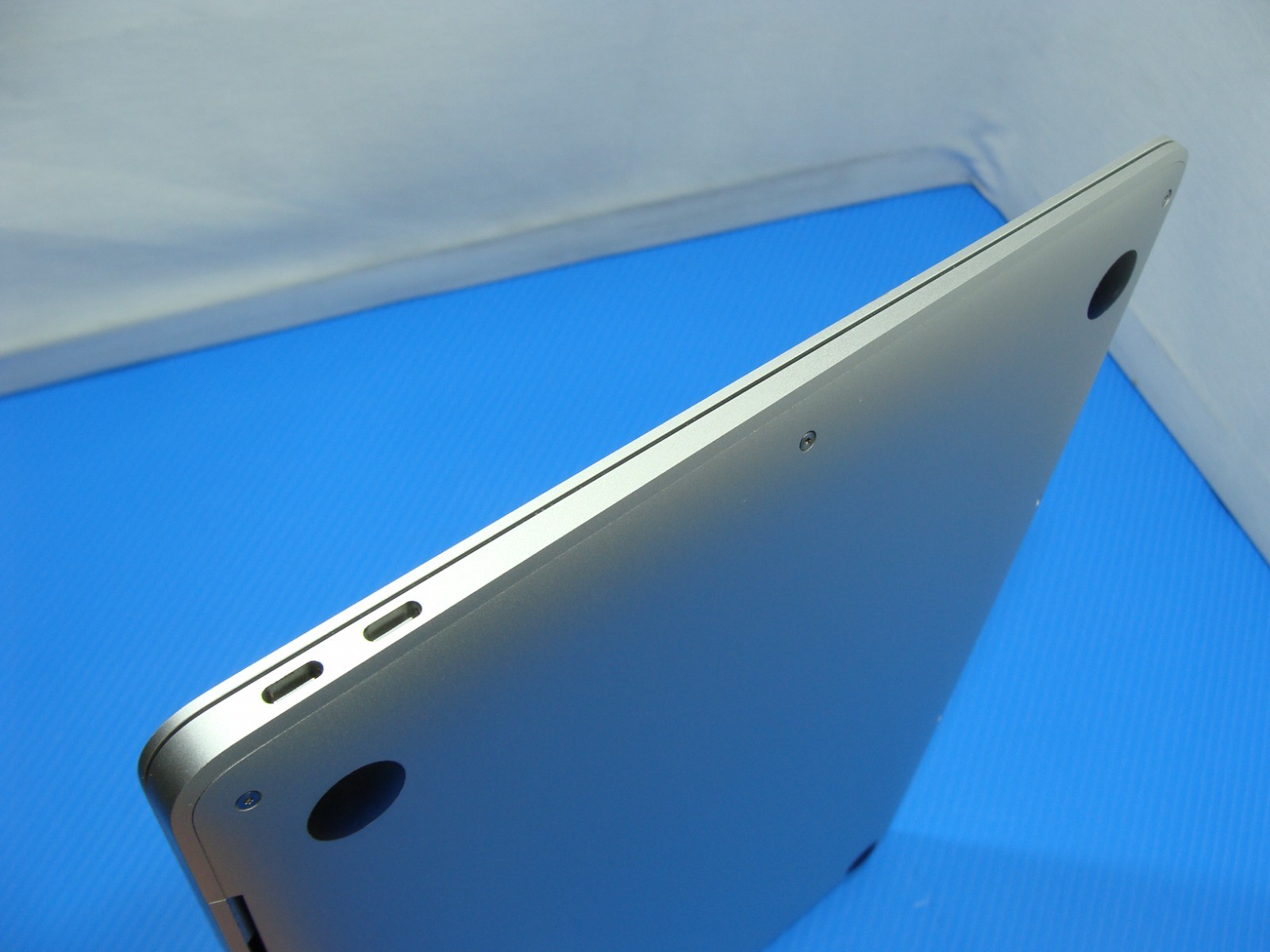 Apple MacBook Air A2337 13.3″ M1 (2020) 8CPU/7GPU 8GB 256GB OS TAHOE +Charger