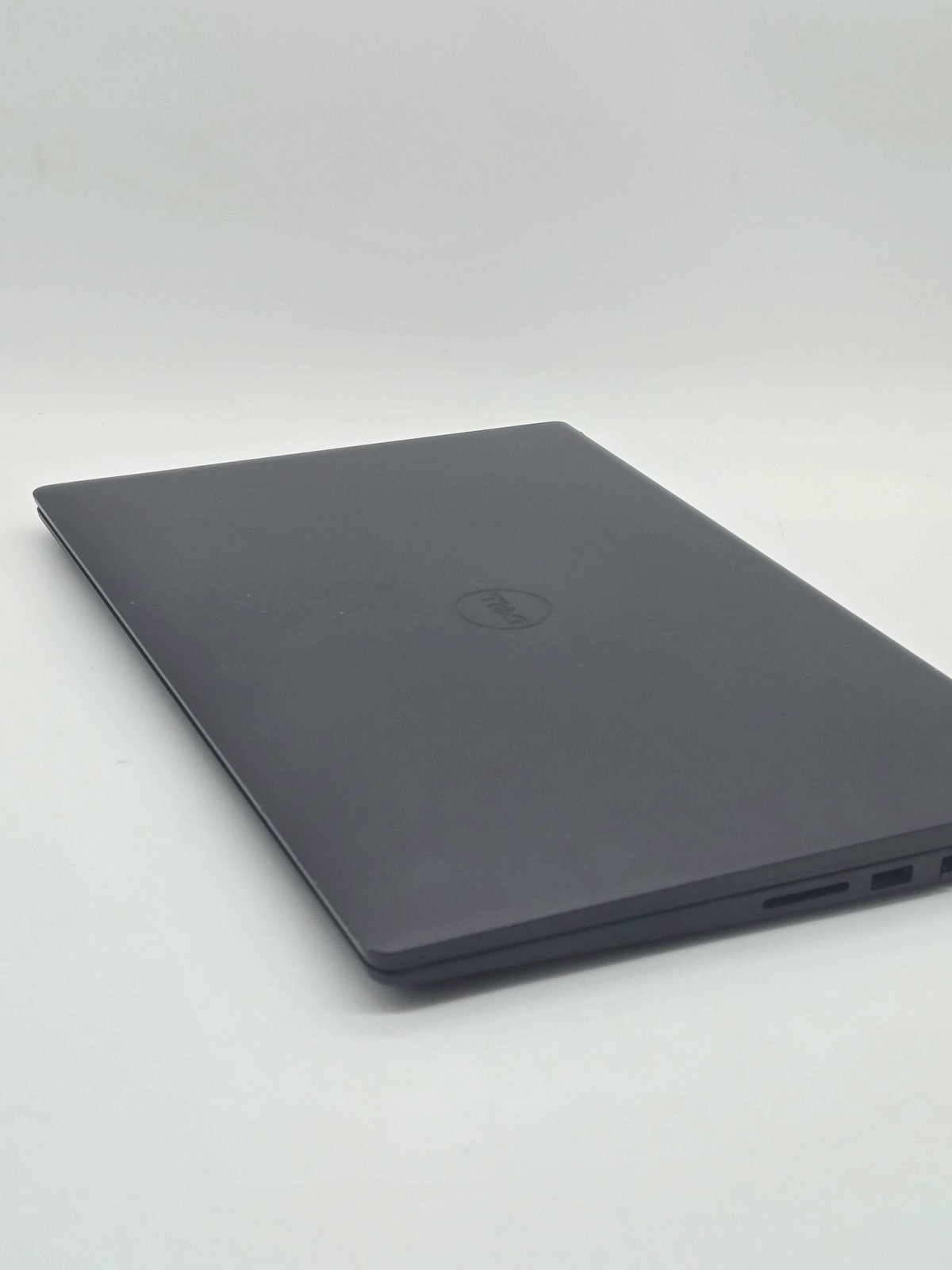 Dell Vostro 3420 14″ i5-1235U 16GB RAM 512GB SSD Windows 11 Used