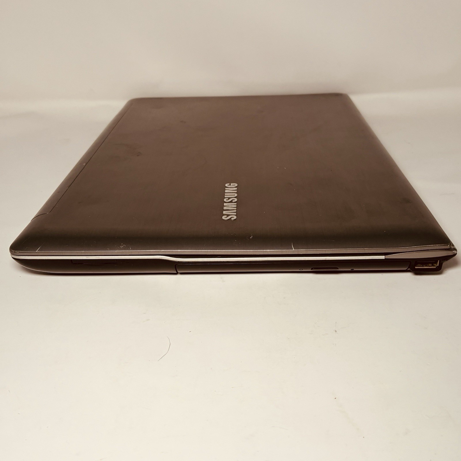 Samsung QX411 14″ Laptop Intel i5-2410M NVIDIA Optimus 6Gb RAM 640GB Powers On
