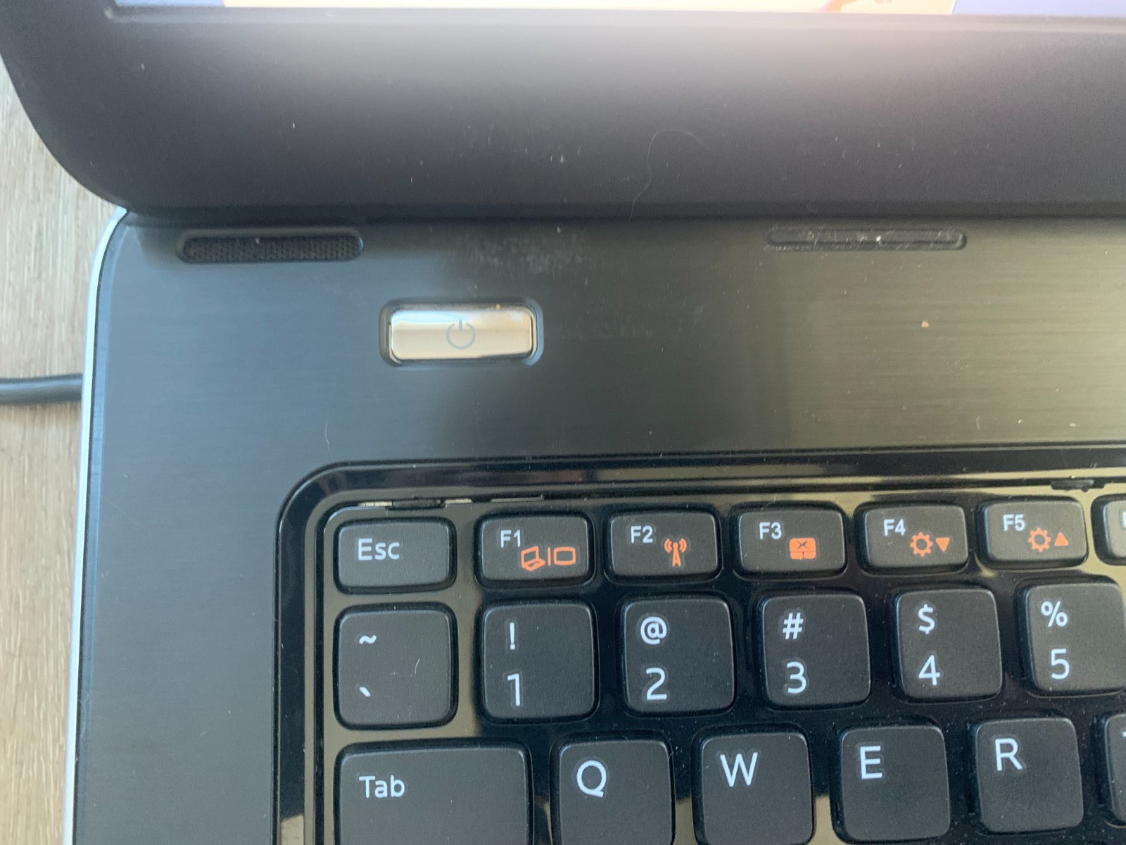 Dell Vostro 1540 15.6″ Core i3 M370 2.40GHz 3GB RAM 500GB HDD Win 10 Pro