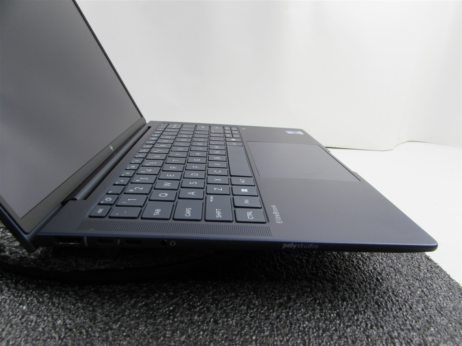 HP ELITEBOOK X G1I 14 AI CORE ULTRA 7 268V NO SSD 32GB RAM NO O.S/BATT
