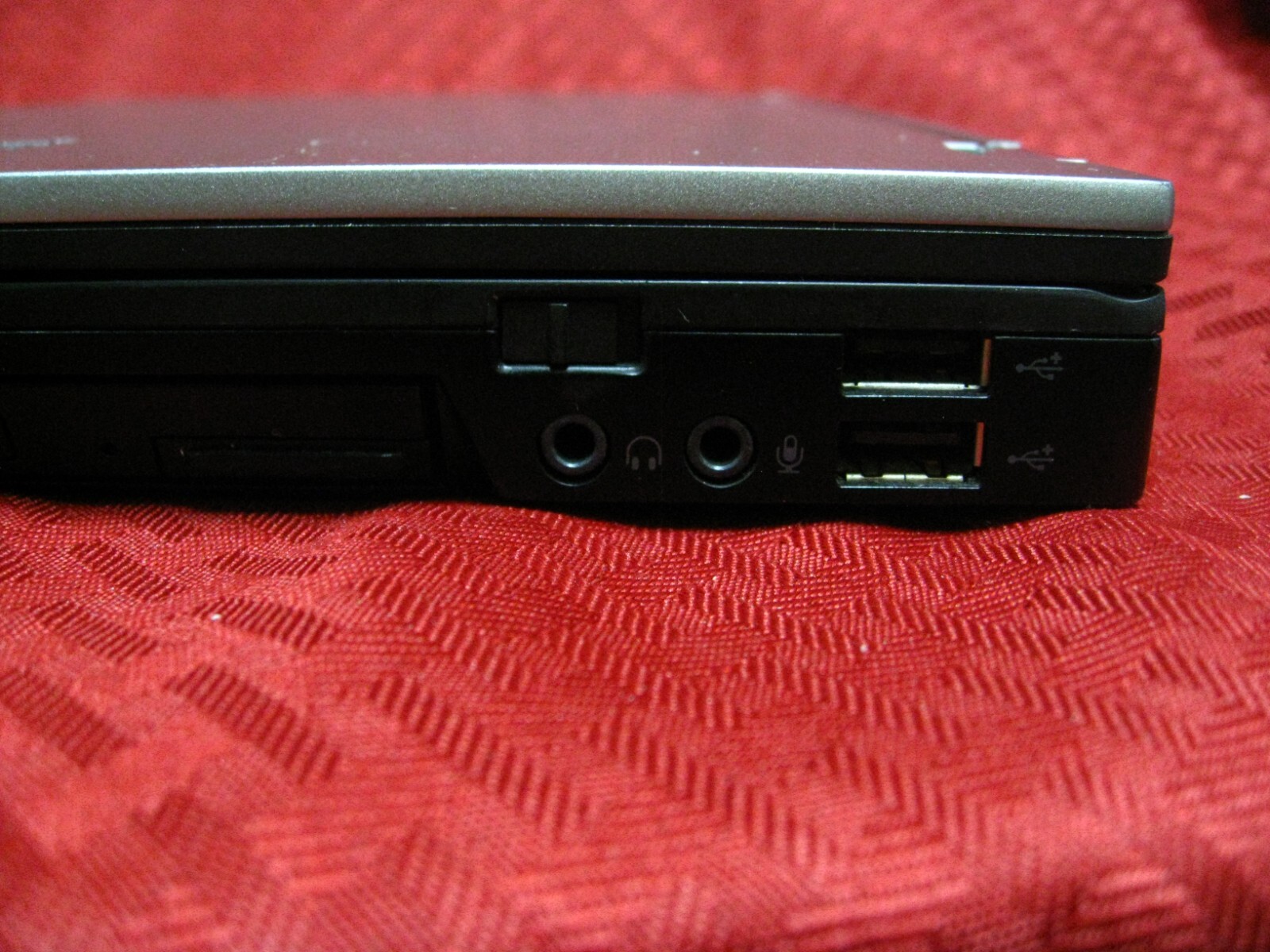 Dell Latitude E6410/GYXJ3 A00 JSD2 Laptop – i7 2.67 GHz – Tested Working NO HDD