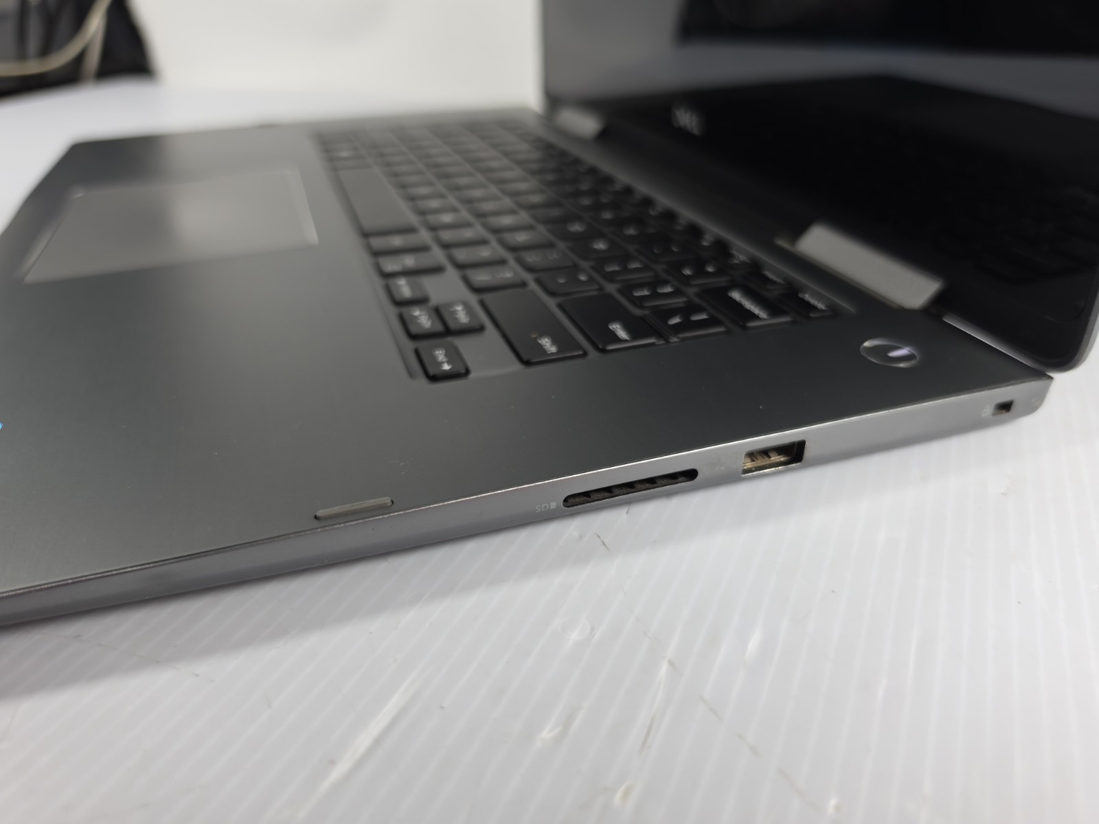 DELL Inspiron 7573 2-in-1 15.6″ Laptop i5-8250U 1.60GHz 8GB RAM 2TB HD FHD
