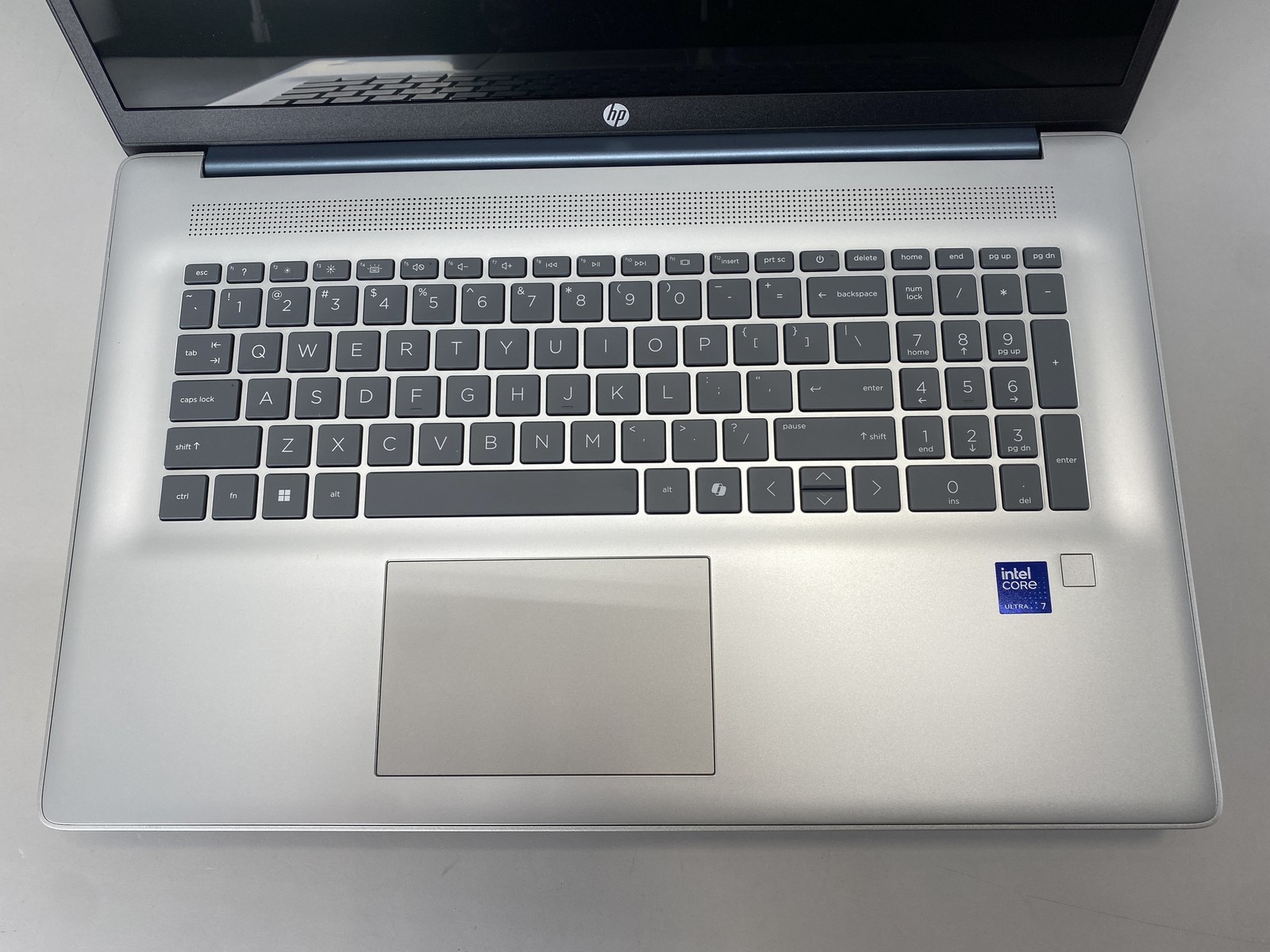 HP Laptop 17-CN5085CL 17.3″ Intel Core Ultra 7 255U 1TB- Blue