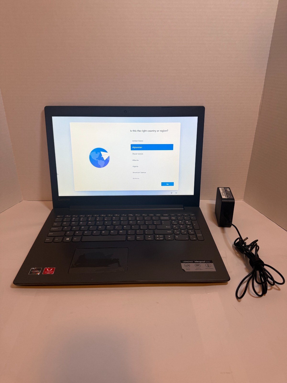 Lenovo IdeaPad 330 AMD Ryzen 3-2200U 12GB Ram 1TB HDD DVD-RW Radeon Win 11 S4