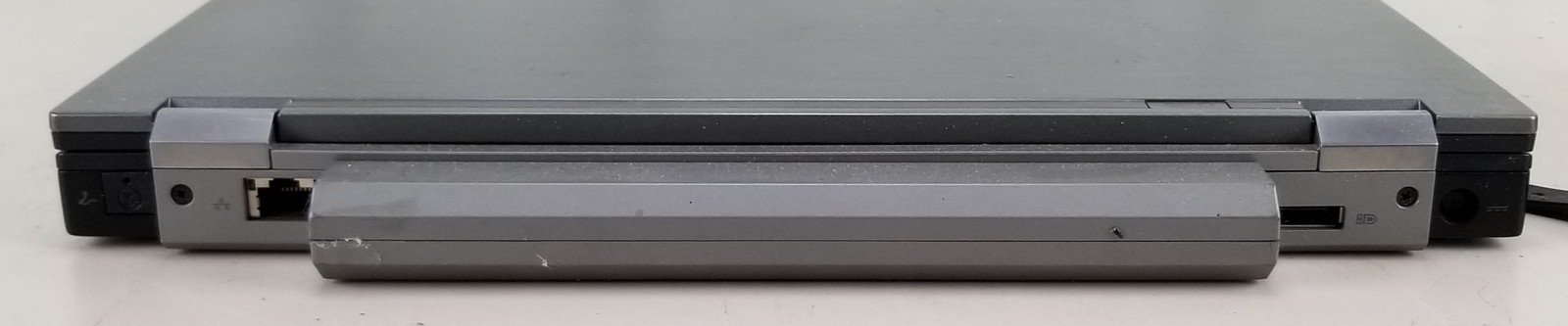 Dell Latitude E6410 Intel Core i5-M560 @ 2.67GHz 4GB 500GB HDD Intel GMA WIN 10