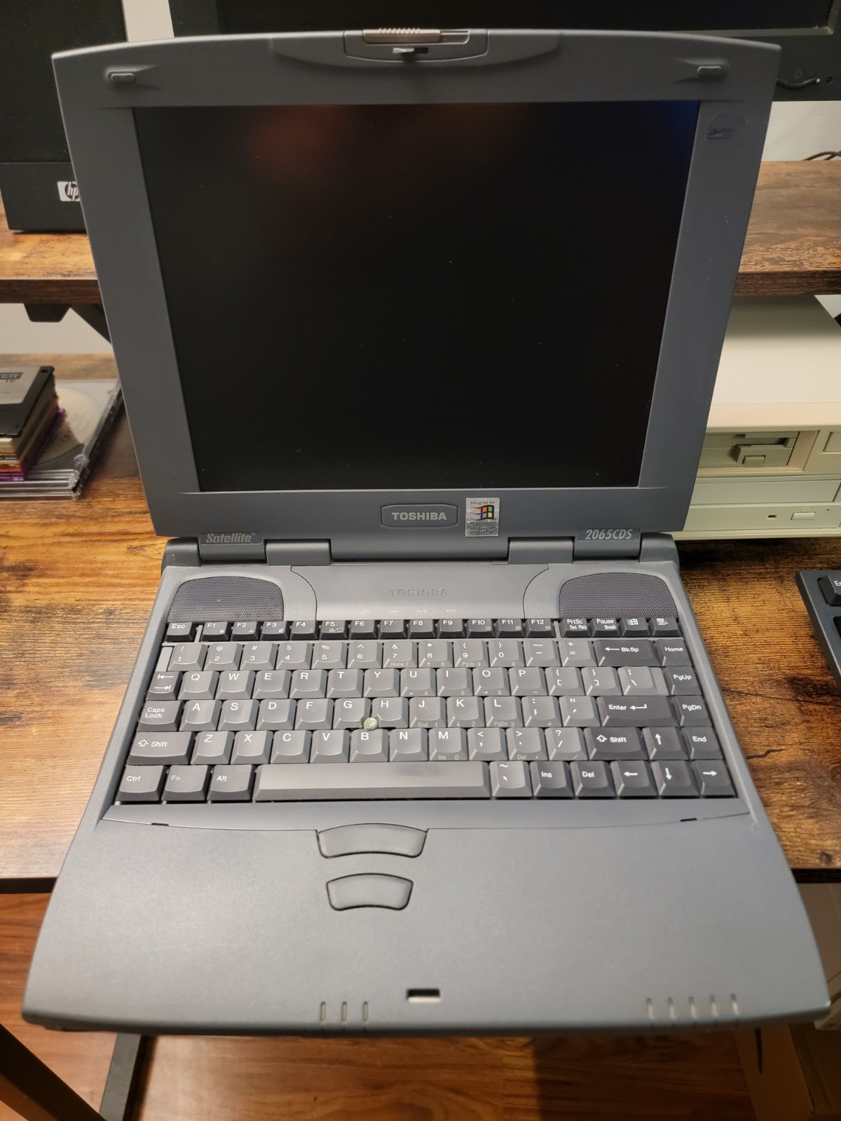 Toshiba 325CDS & Toshiba 2065CDS Satellite Vintage Laptop – Retro – WIN 98 DOS