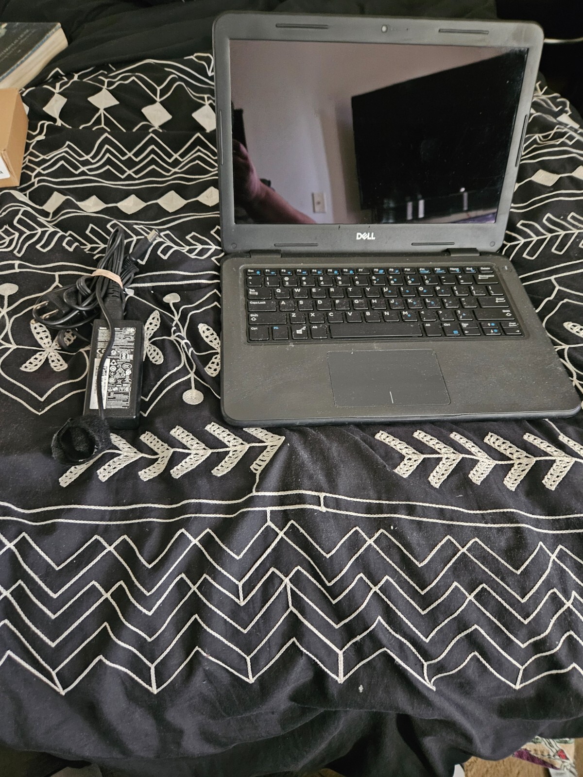 DELL Latitude 3300 13.3″ Core i3 7th Gen 8GB RAM 256GB SSD Win 11 Pro + Charger