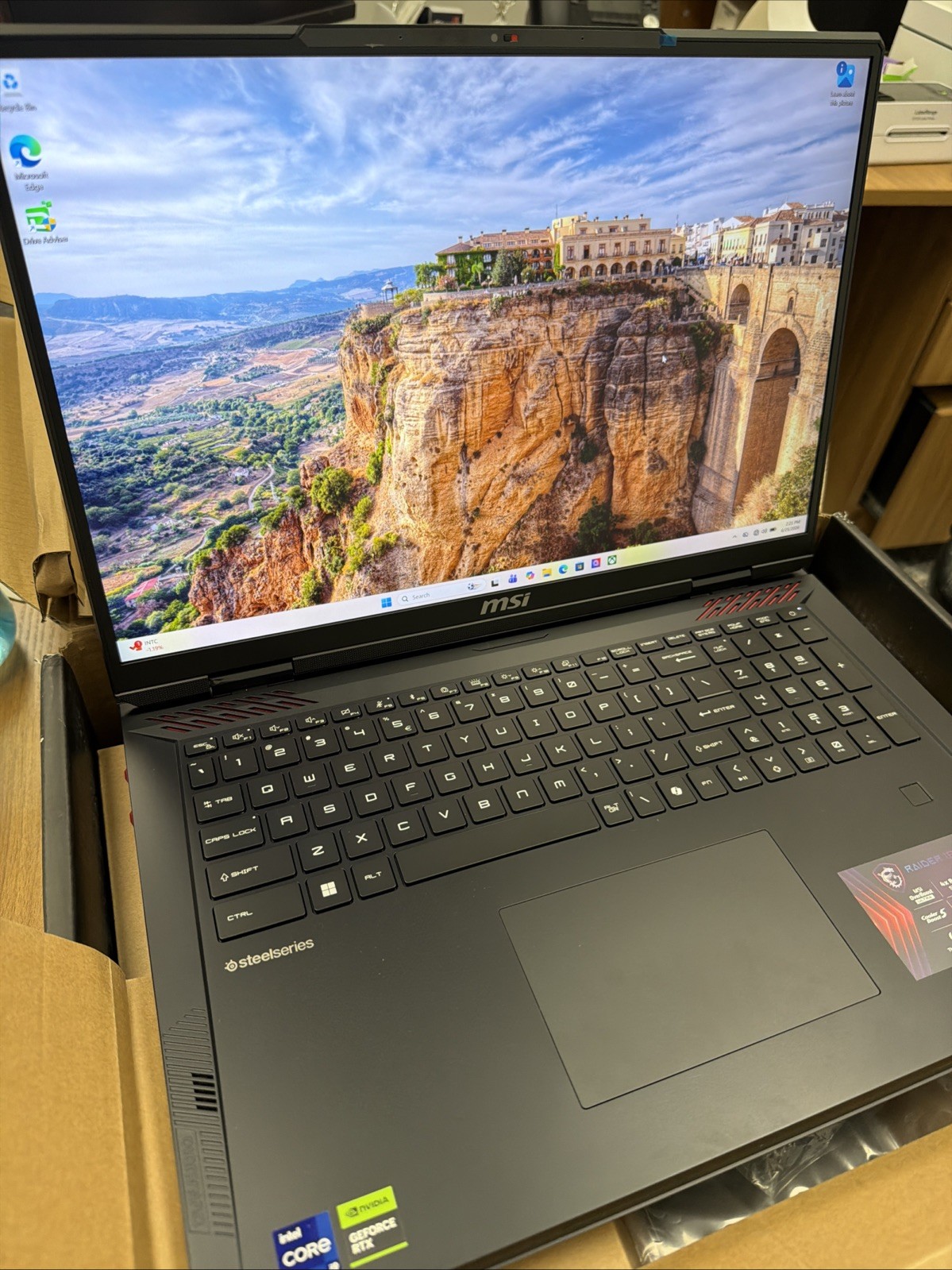 MSI Raider A18 HX A9WIG-082US 18 Gaming Notebook – UHD+ – 120 Hz – AMD Ryzen 9