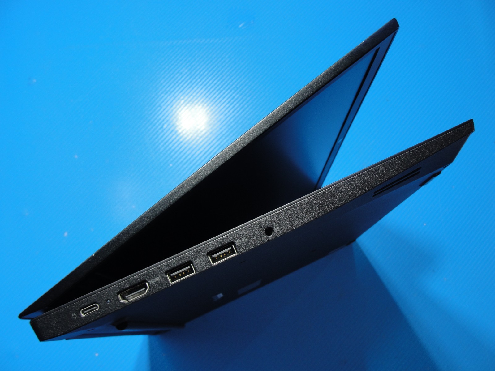 Lenovo ThinkPad E590 15.6″HD Intel Core i3-8145U 2.1GHz 8GB RAM 1TB HDD+P/A