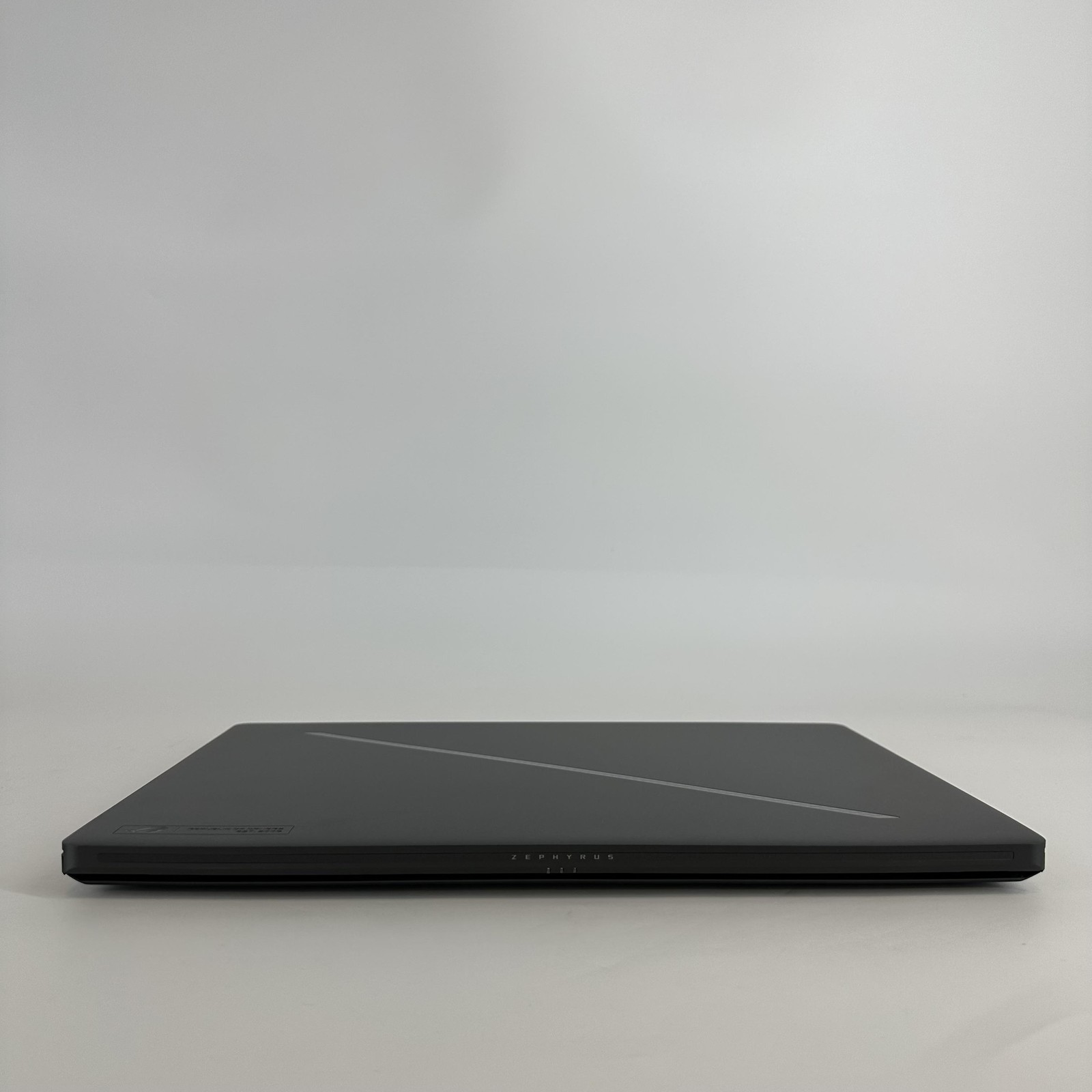 Asus ROG Zephyrus G16 GU605 240Hz QHD+ 2.9 GHz Ultra 9 285H 32GB 1TB RTX 5070 Ti