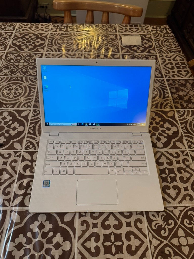 ASUS VivoBook MJ401TA m3-8100Y 4GB 120GB SSD Win10 w/ Charger